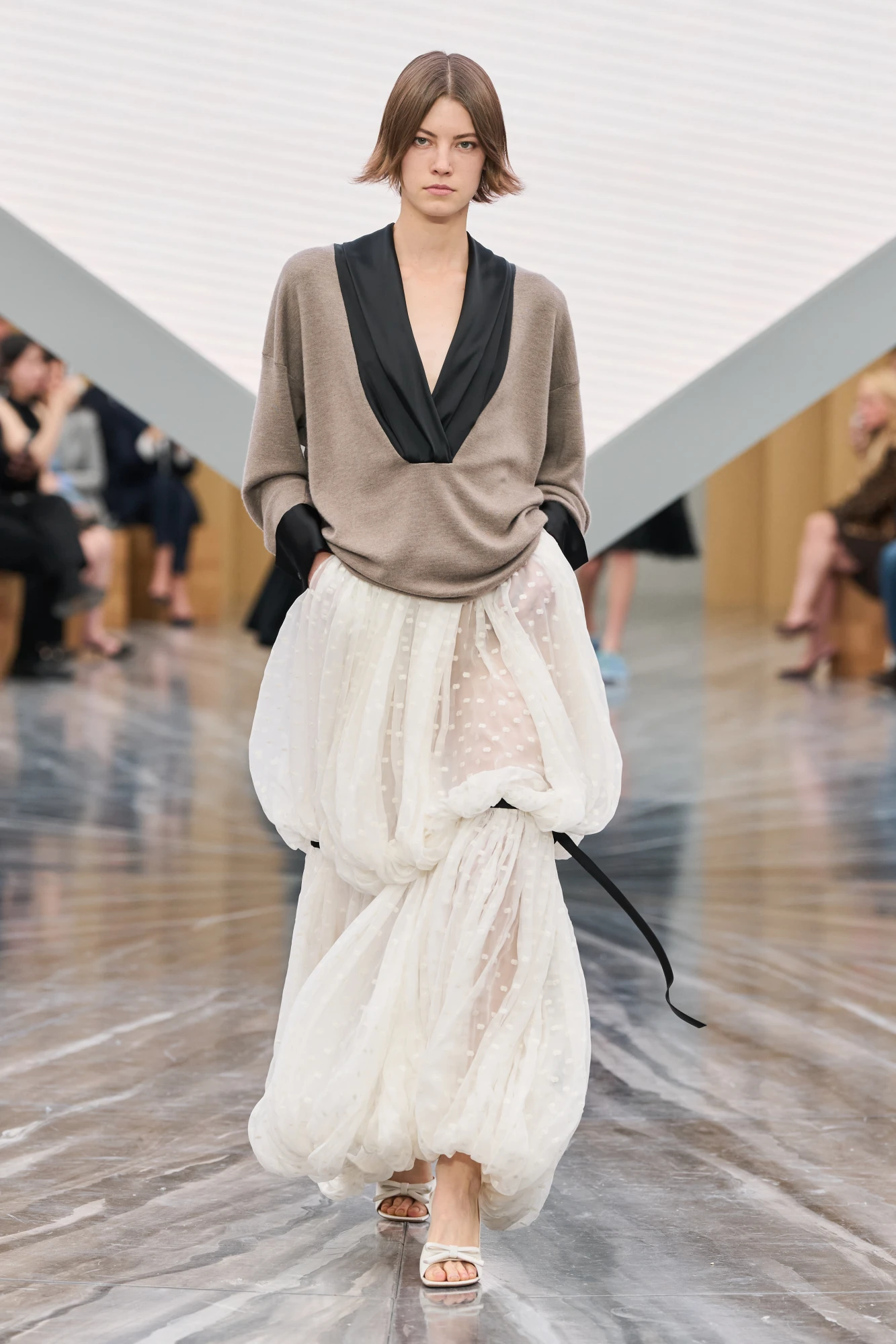 Christian Dior весна-літо — 2026: Джонатан Андерсон представив свою дебютну жіночу колекцію