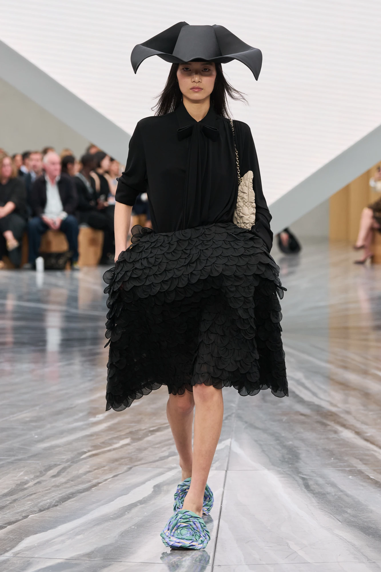 Christian Dior весна-літо — 2026: Джонатан Андерсон представив свою дебютну жіночу колекцію