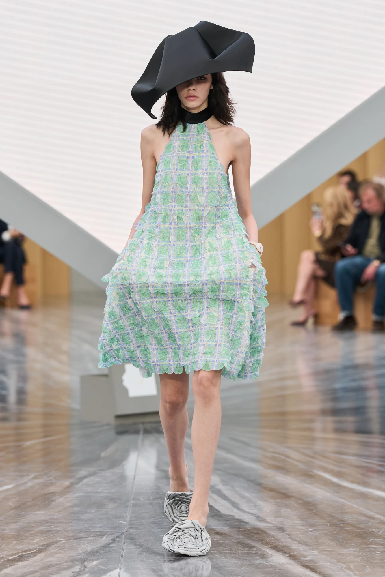 Christian Dior весна-літо — 2026: Джонатан Андерсон представив свою дебютну жіночу колекцію