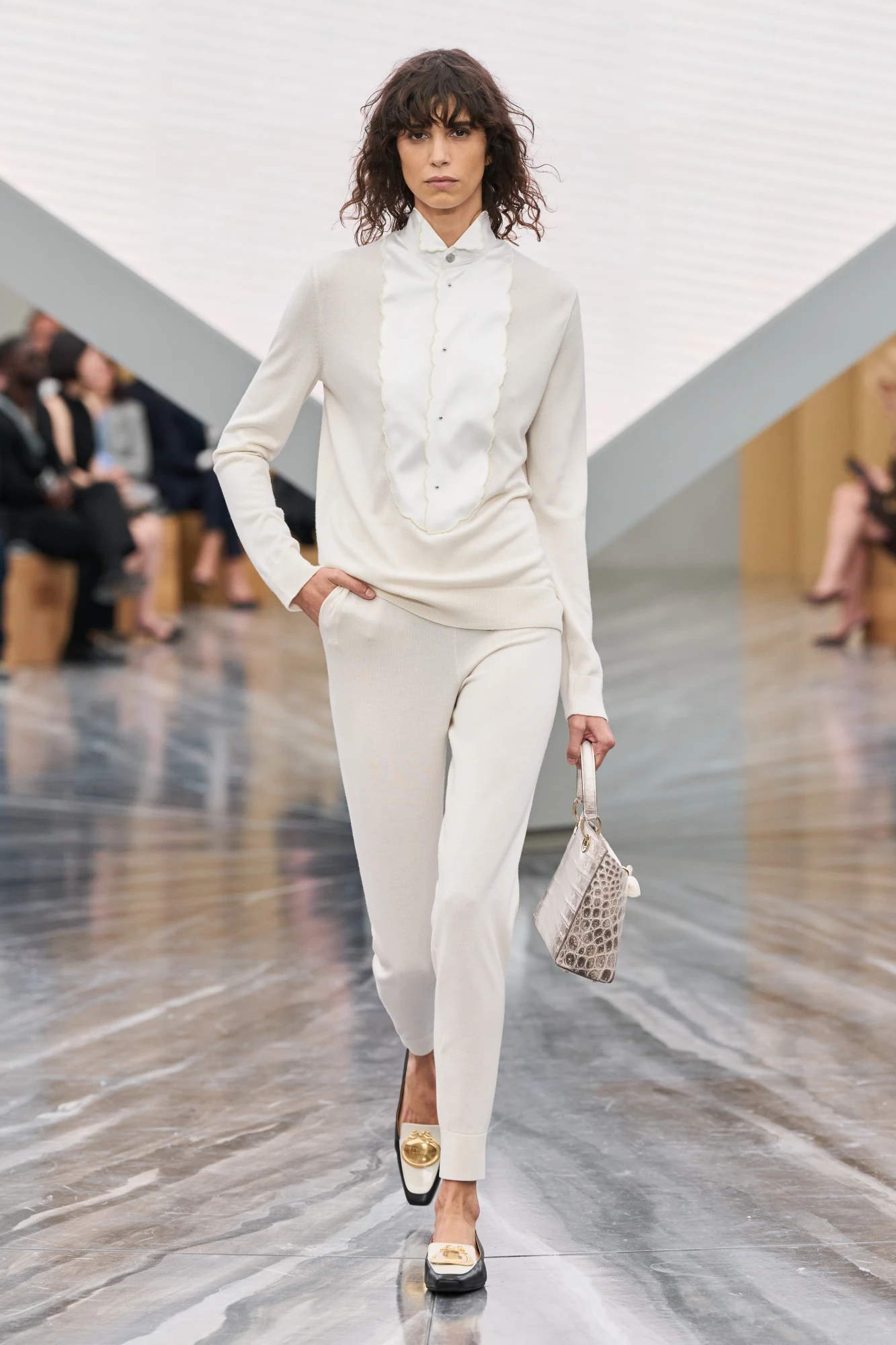 Christian Dior весна-літо — 2026: Джонатан Андерсон представив свою дебютну жіночу колекцію