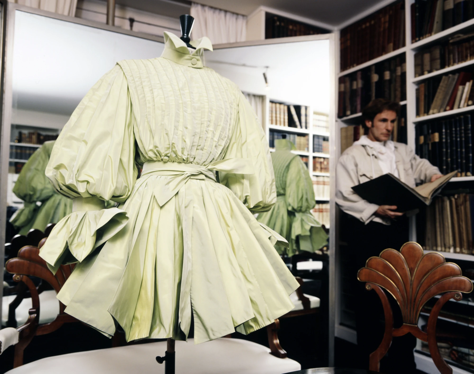 Клод Монтана працює над кутюрною лінійкою Lanvin, 1991 рік