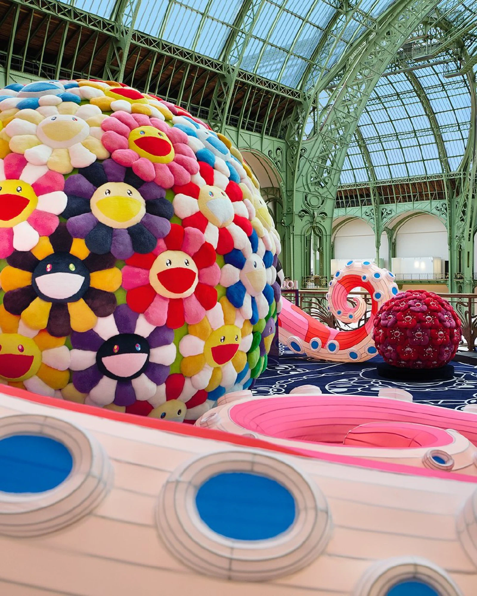 Louis Vuitton і Такасі Муракамі представили нову колекцію на ярмарці Art Basel у Парижі 