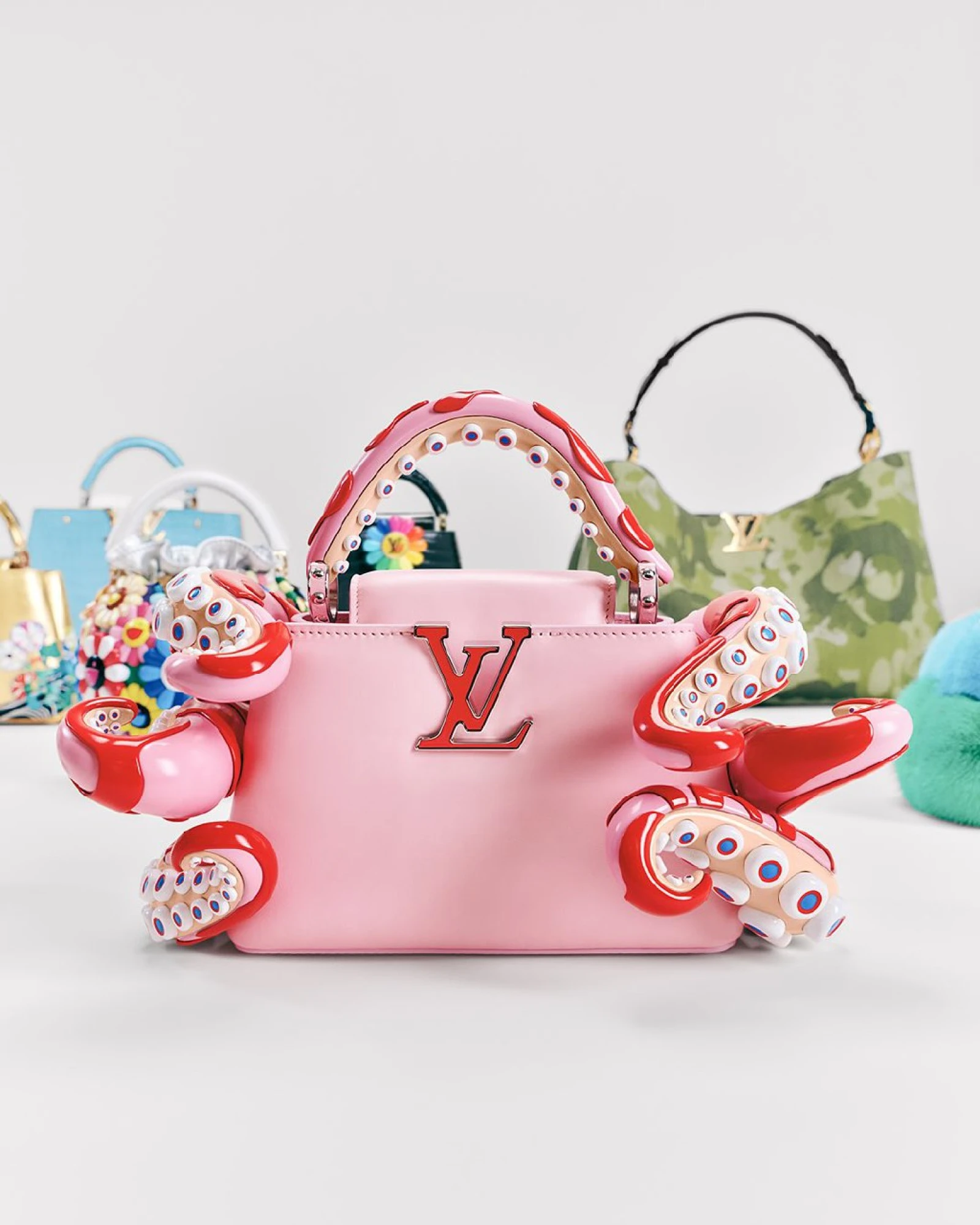 Louis Vuitton і Такасі Муракамі представили нову колекцію на ярмарці Art Basel у Парижі 