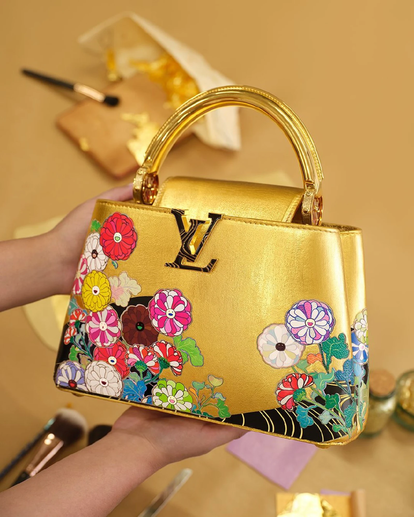 Louis Vuitton і Такасі Муракамі представили нову колекцію на ярмарці Art Basel у Парижі 