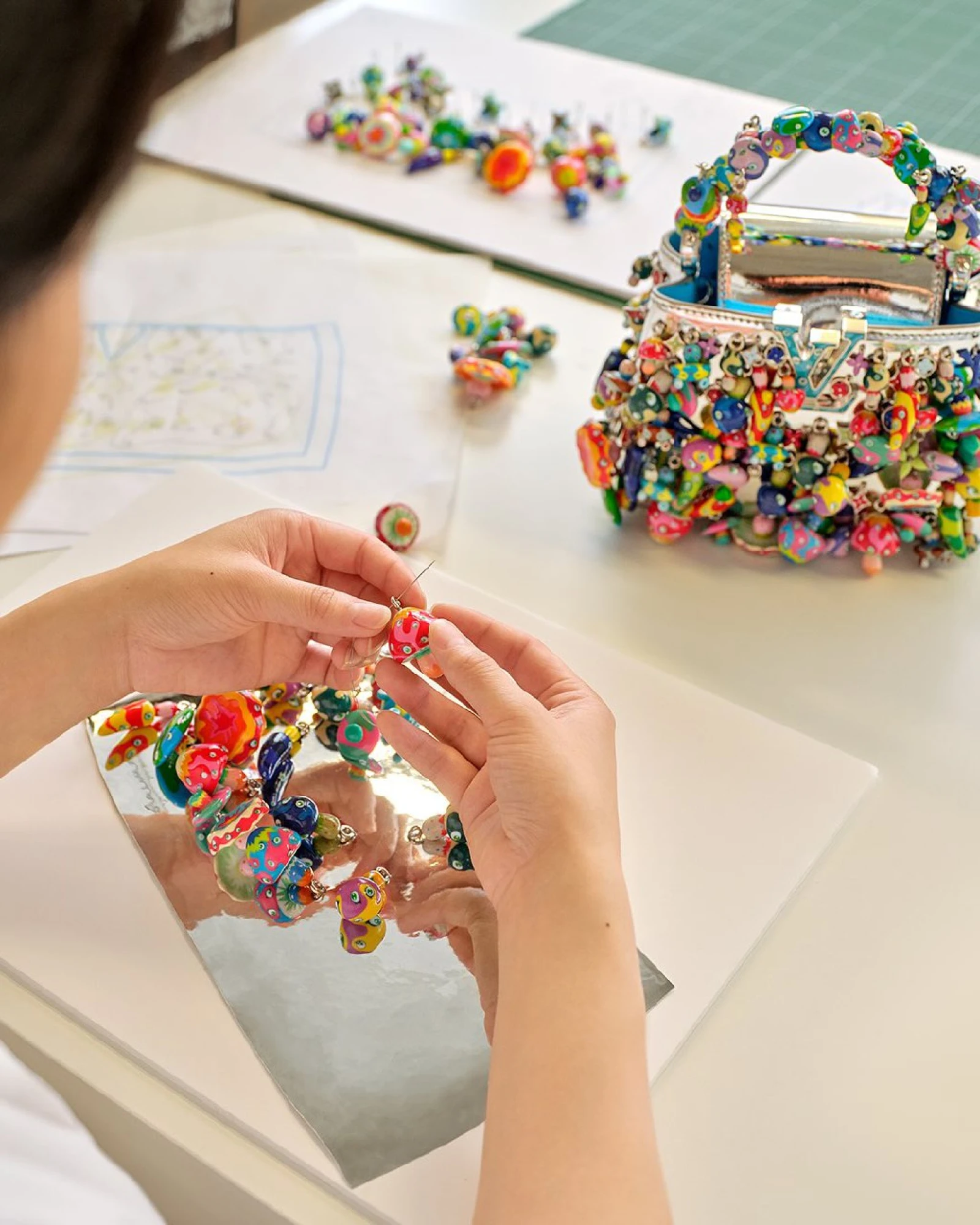 Louis Vuitton і Такасі Муракамі представили нову колекцію на ярмарці Art Basel у Парижі 