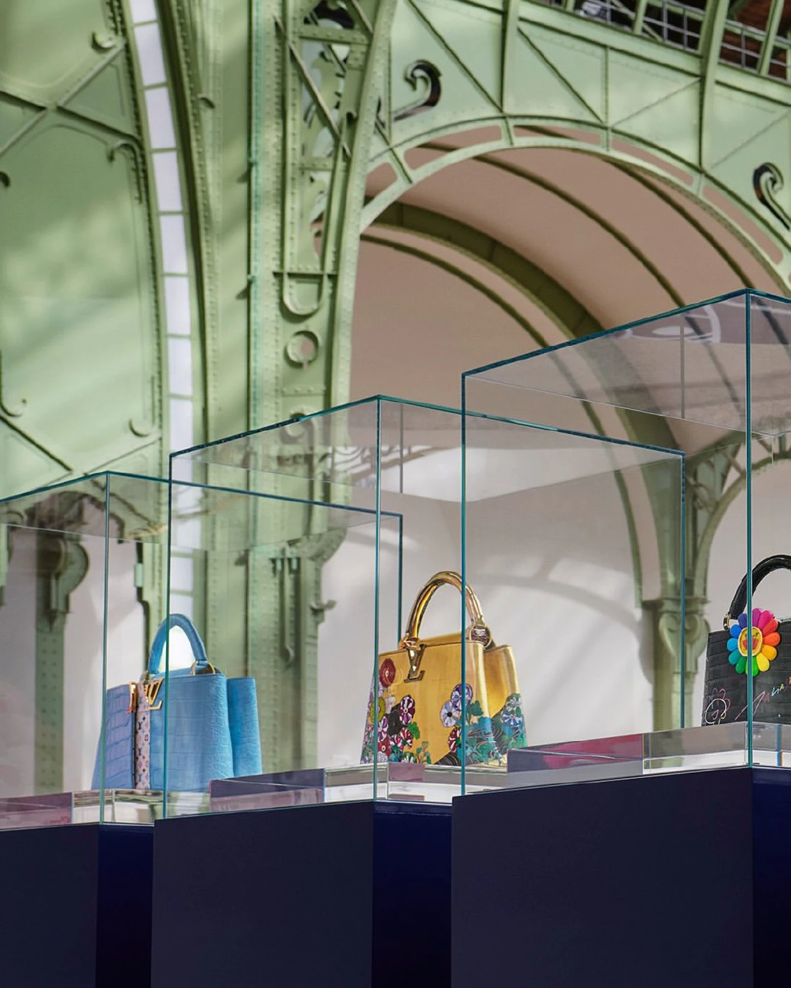 Louis Vuitton і Такасі Муракамі представили нову колекцію на ярмарці Art Basel у Парижі 
