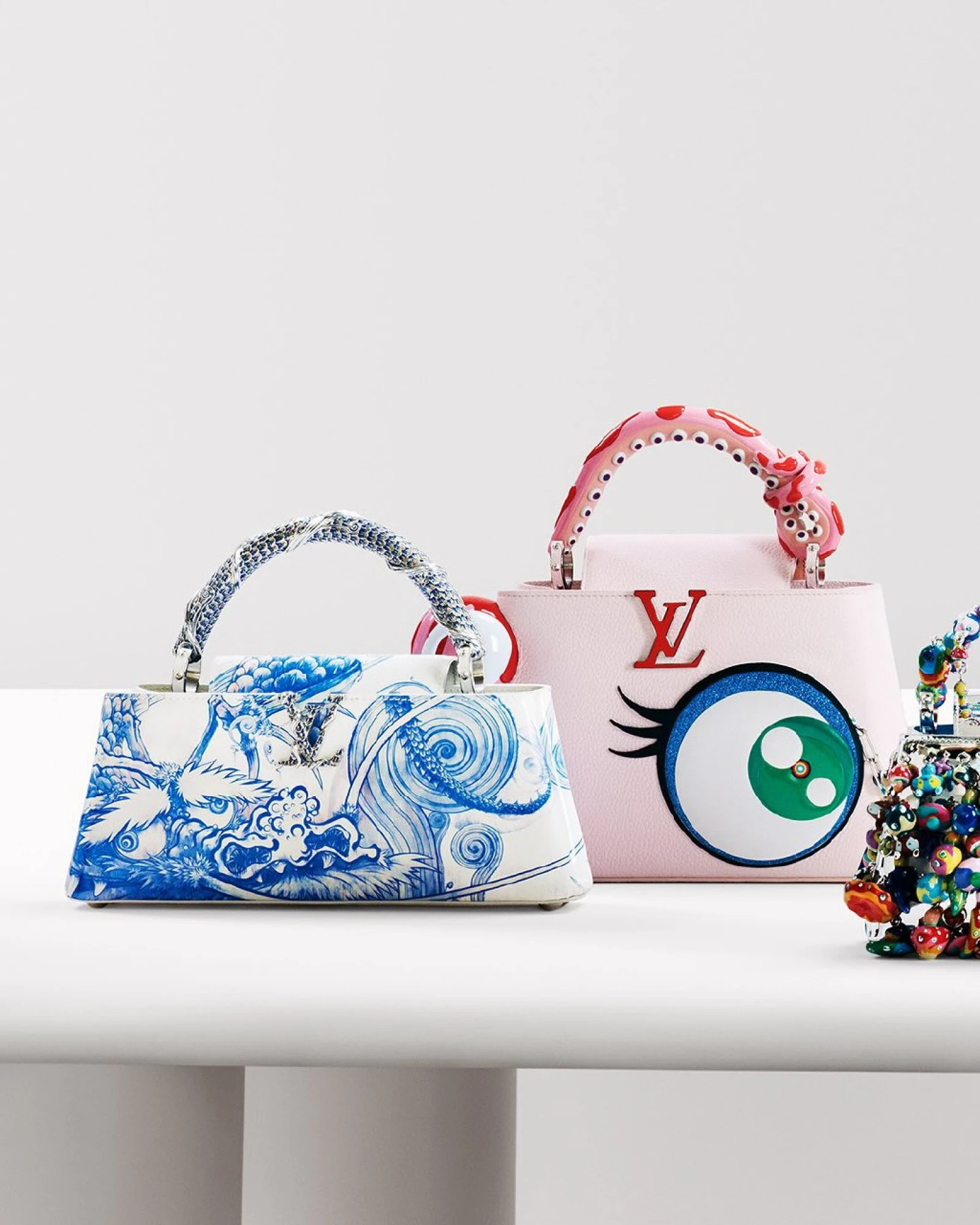 Louis Vuitton і Такасі Муракамі представили нову колекцію на ярмарці Art Basel у Парижі 