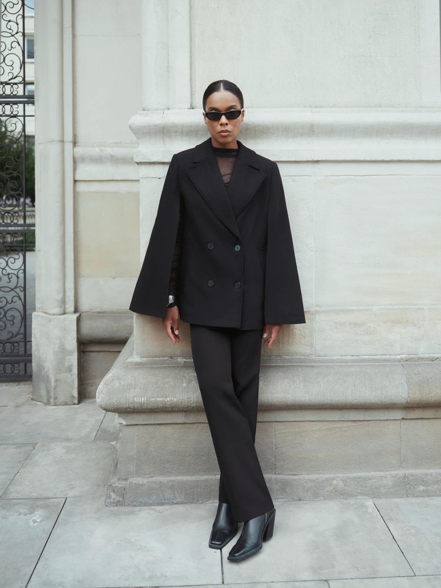 Двобортний кейп Lili Mager 