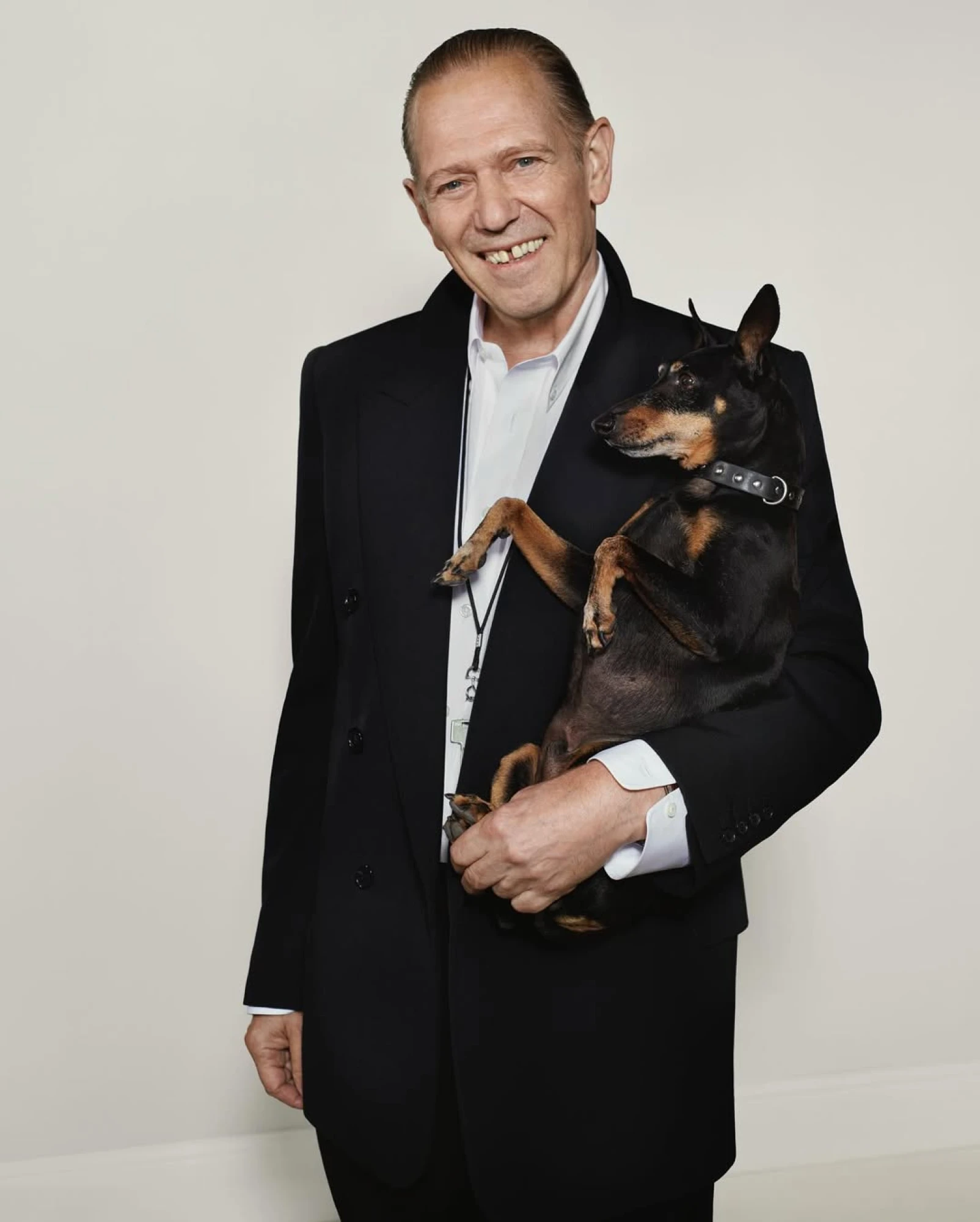 Пол Сімонон у новій рекламній кампанії Givenchy від Сари Бертон 