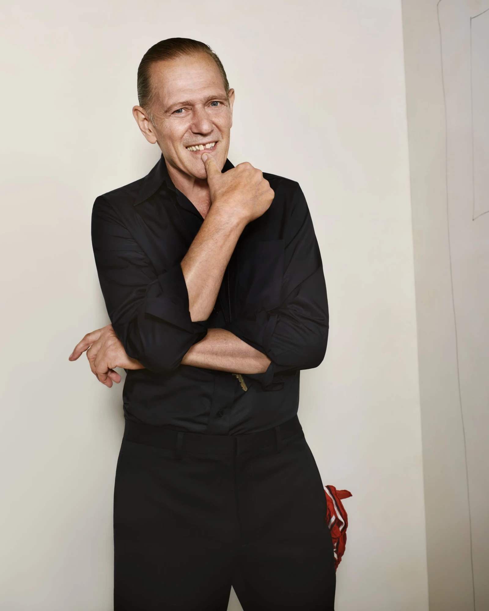 Пол Сімонон у новій рекламній кампанії Givenchy від Сари Бертон 