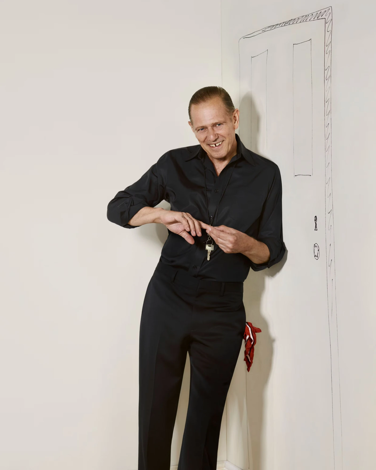 Пол Сімонон у новій рекламній кампанії Givenchy від Сари Бертон 