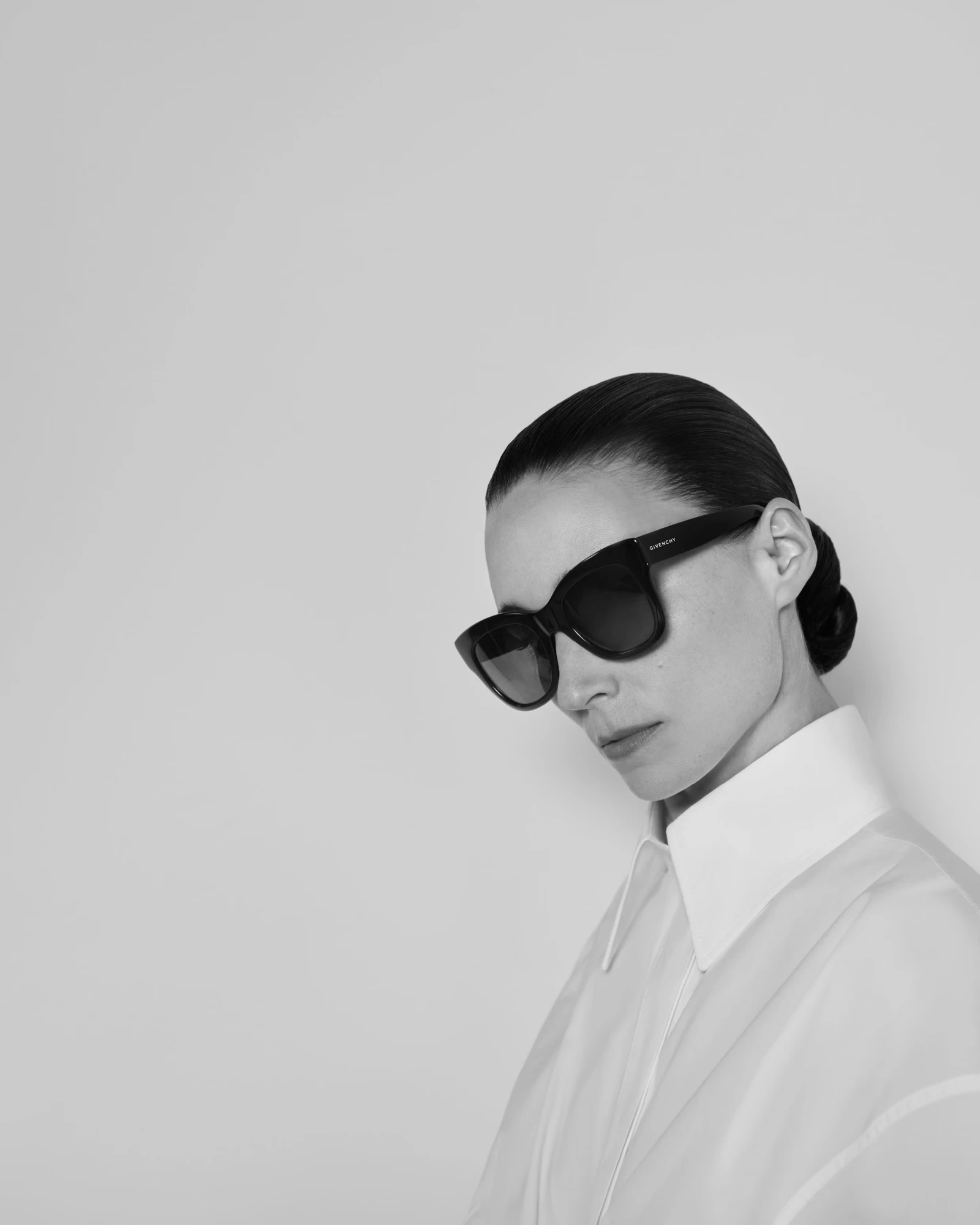 Руні Мара у новій рекламній кампанії Givenchy від Сари Бертон 