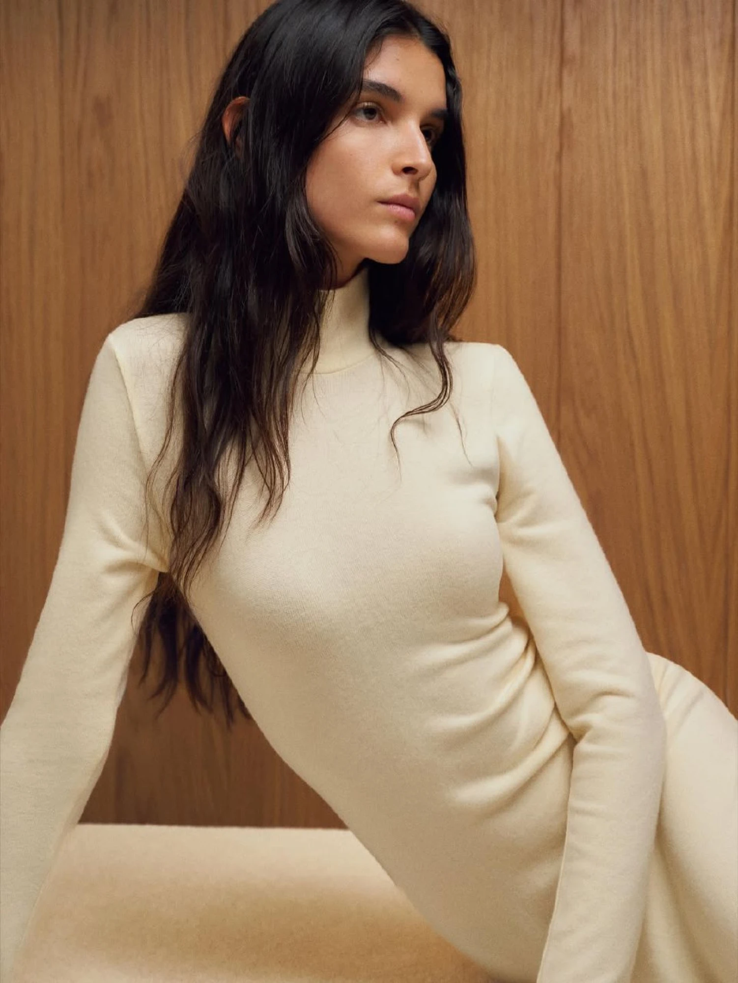 Капсульний гардероб на зиму 2025 року: трикотажна сукня Reformation