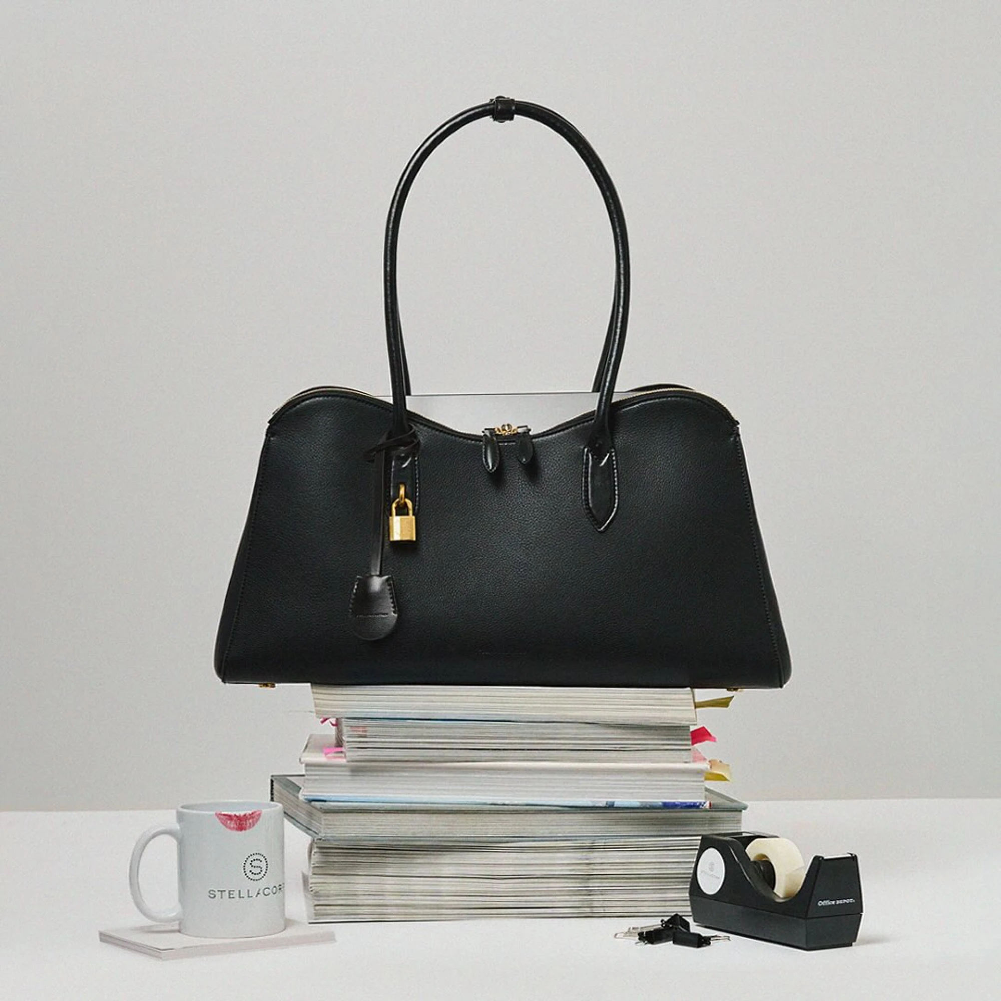 Капсульний гардероб на зиму 2025 року: сумка Stella McCartney