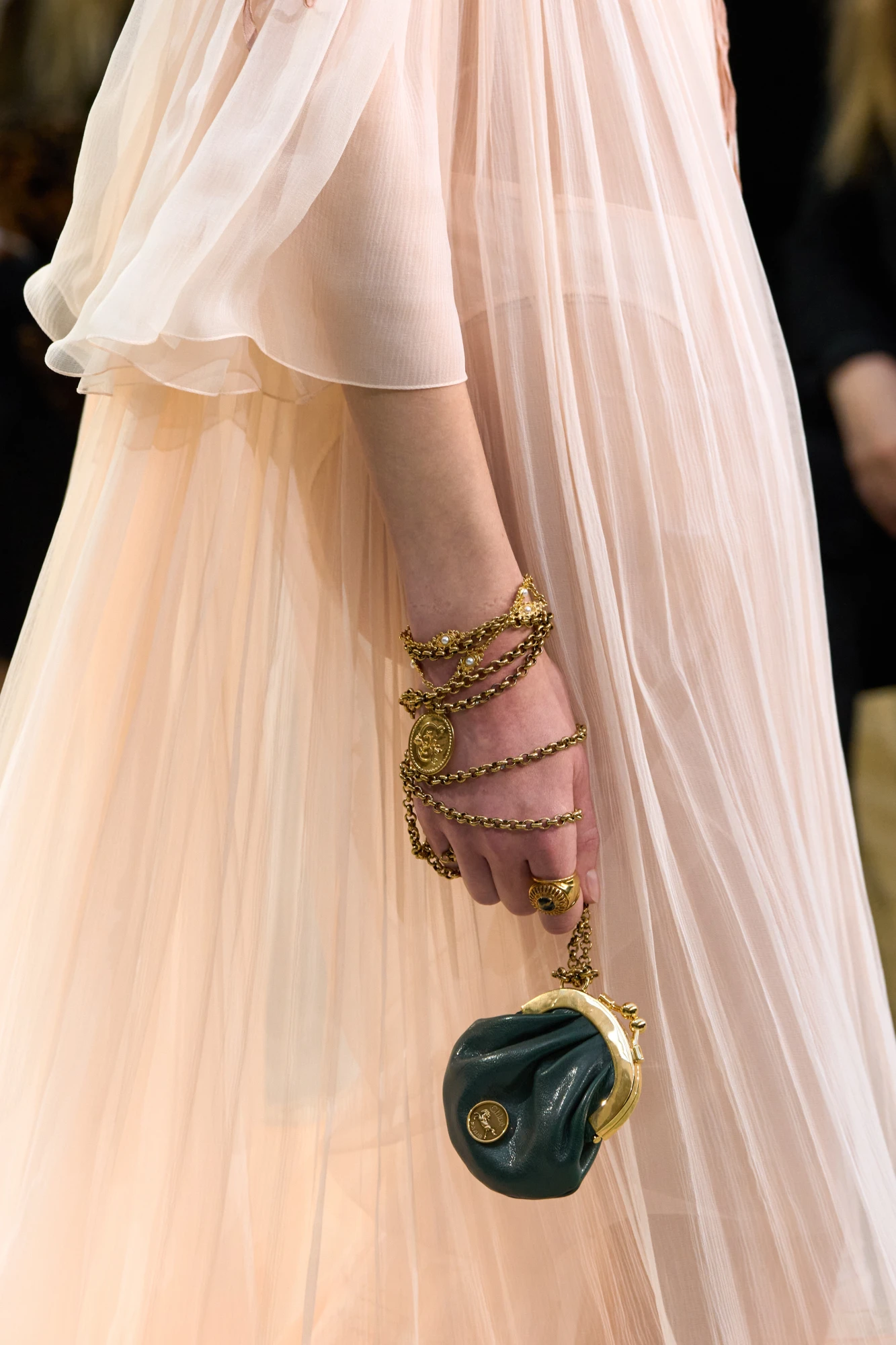 Головні тренди сумок сезону осінь-зима — 2025/26: мікроміні сумка 