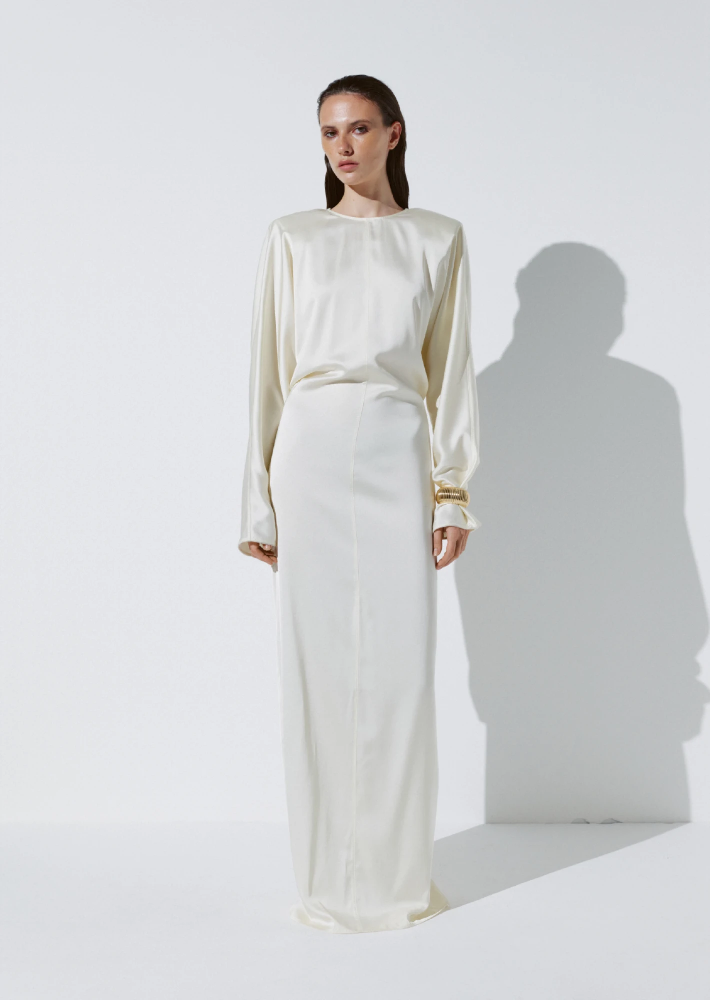 Що одягнути на Новий рік — 2026: максісукня з акцентними плечима СЇХ 