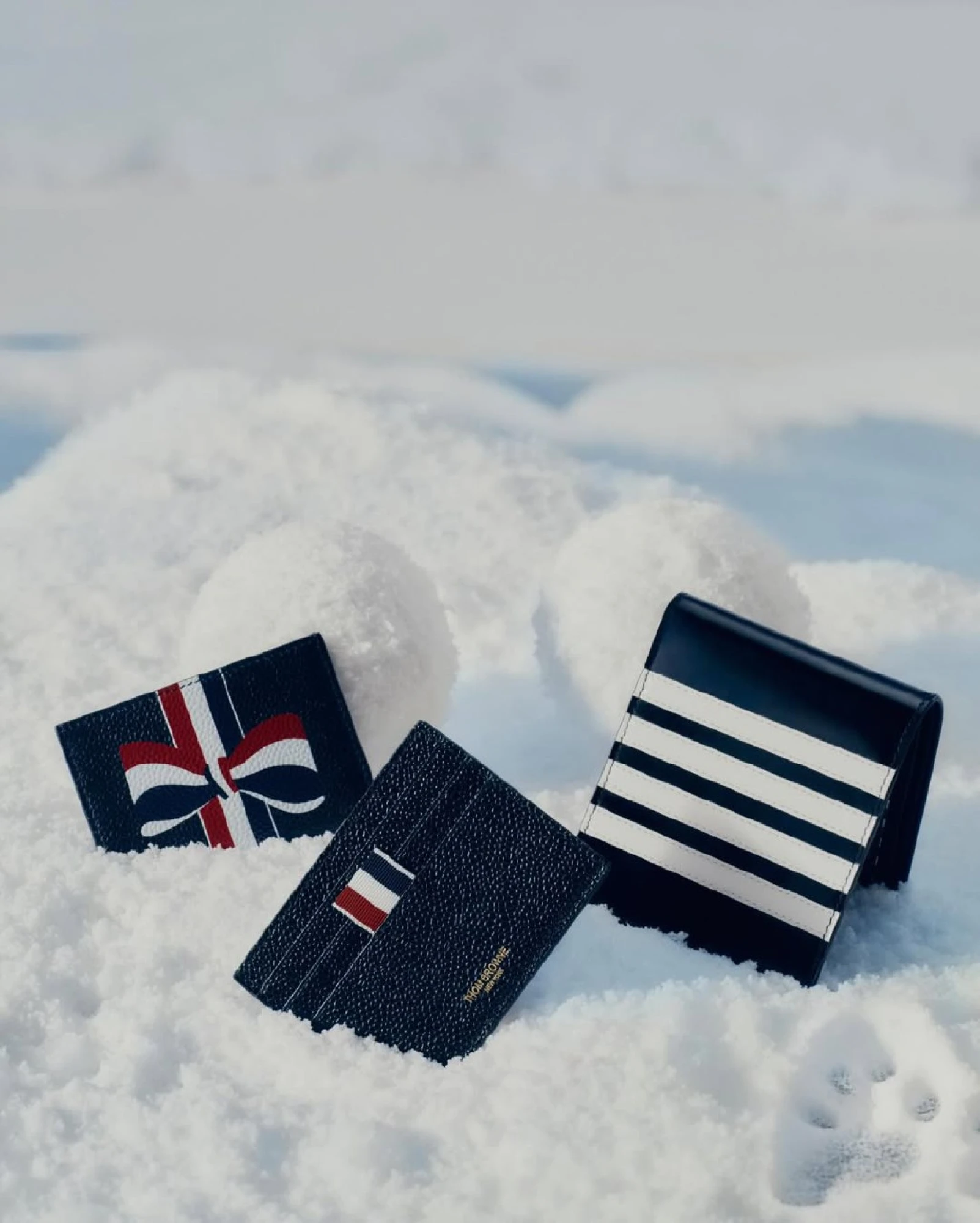 Ідеї подарунків на Новий рік — 2026: гаманець або кардхолдер Thom Browne 