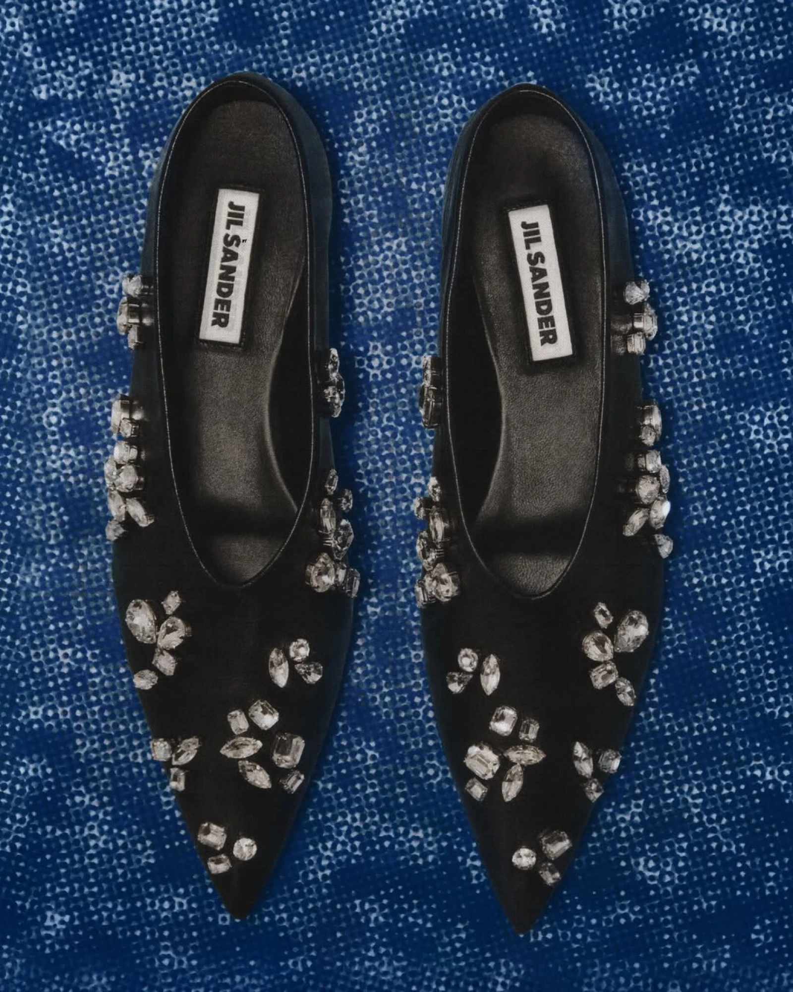 Що одягнути на Новий рік 2026: балетки Jil Sander 