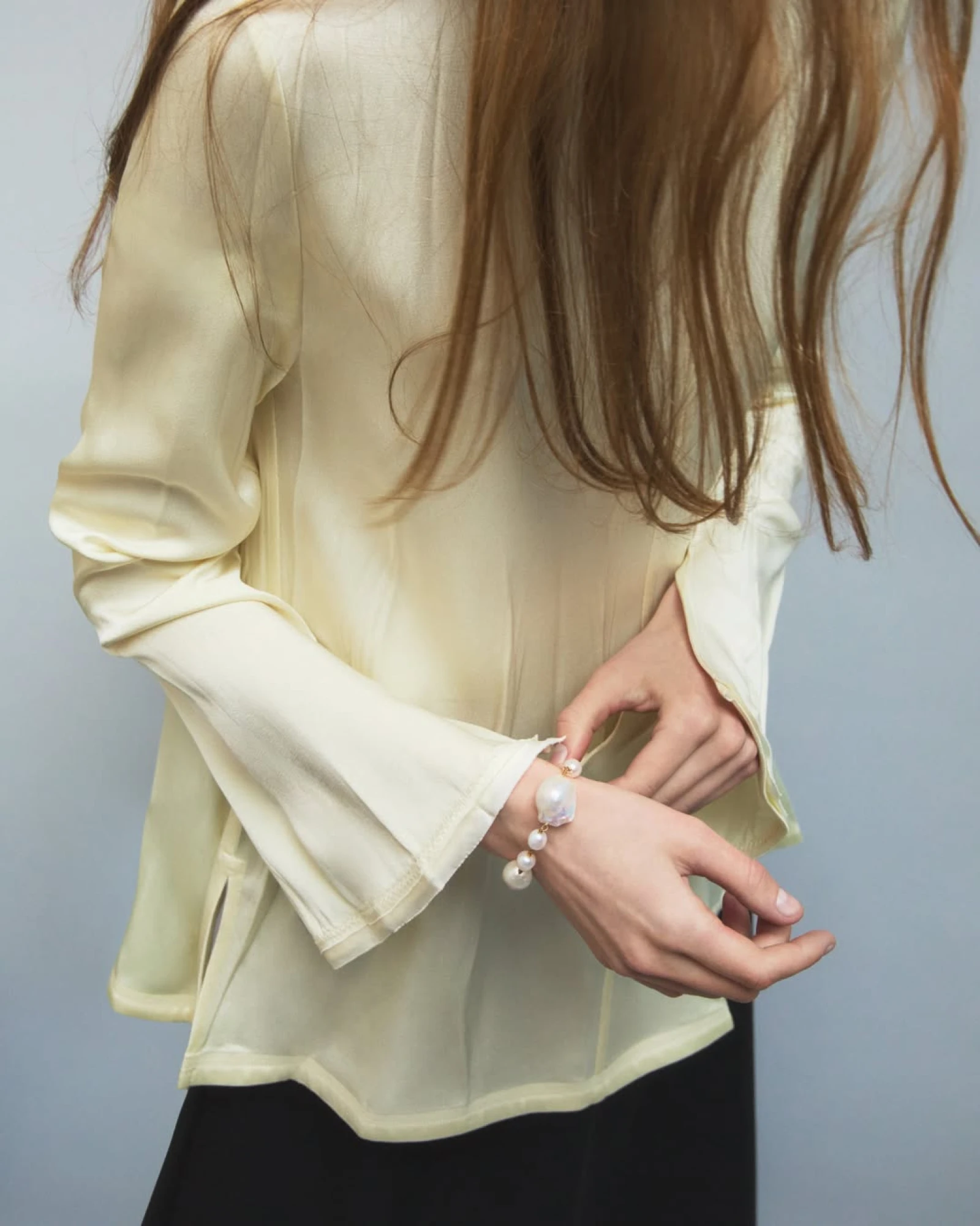 Що одягнути на Новий рік 2026: перлинний браслет Jil Sander 