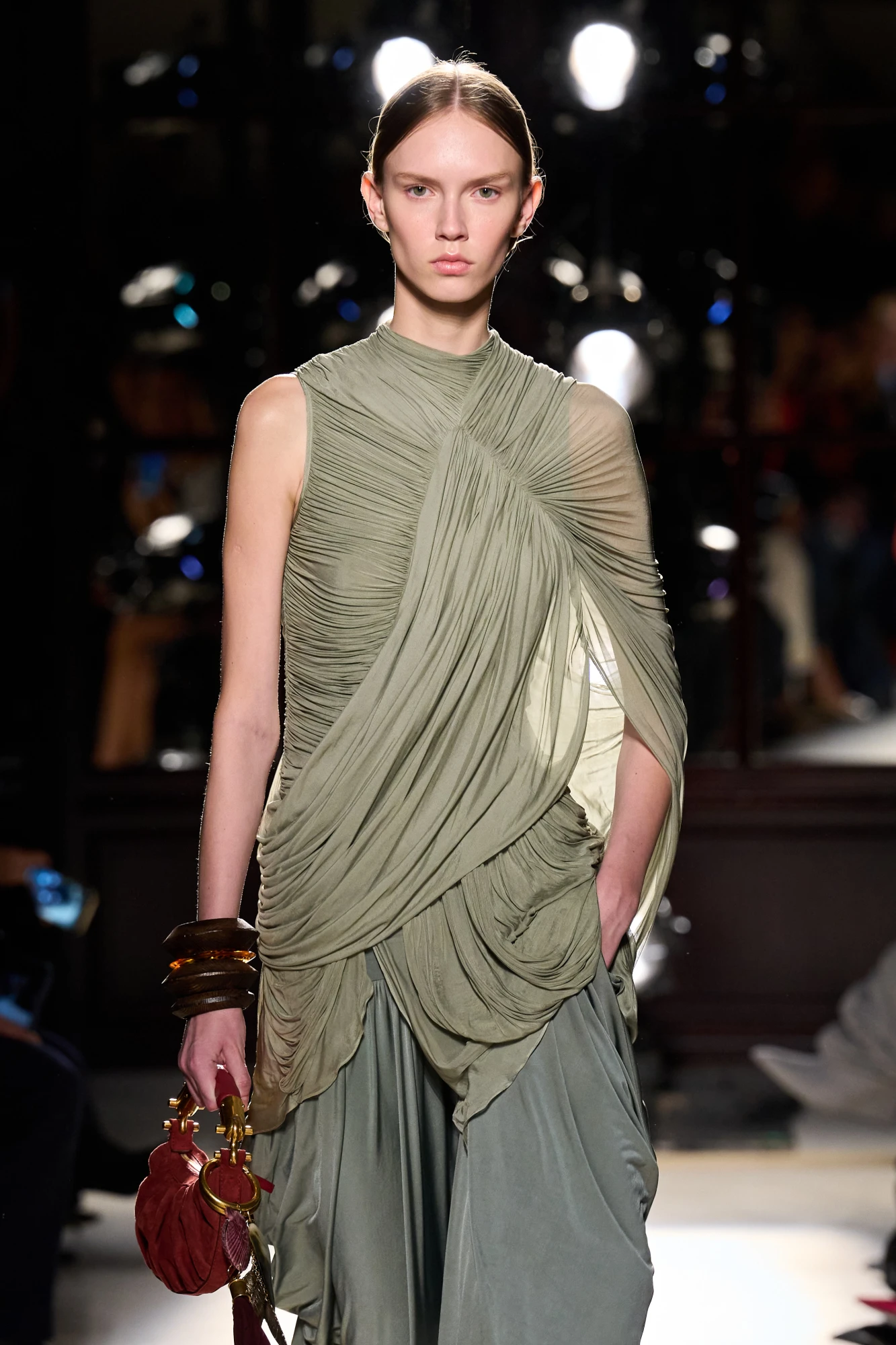 Як носити масивні прикраси у 2026 році 