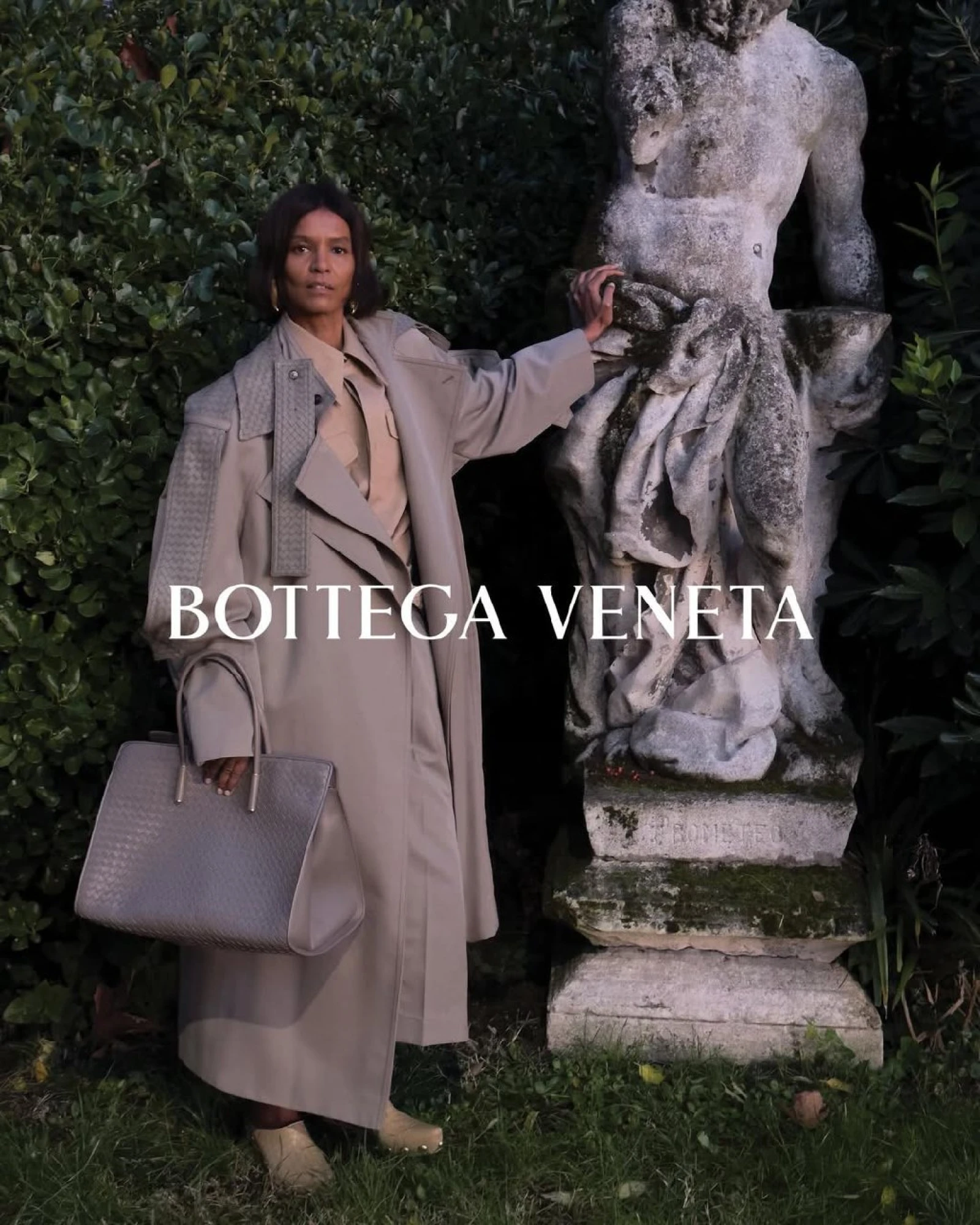 Нова рекламна кампанія Луїз Троттер для Bottega Veneta