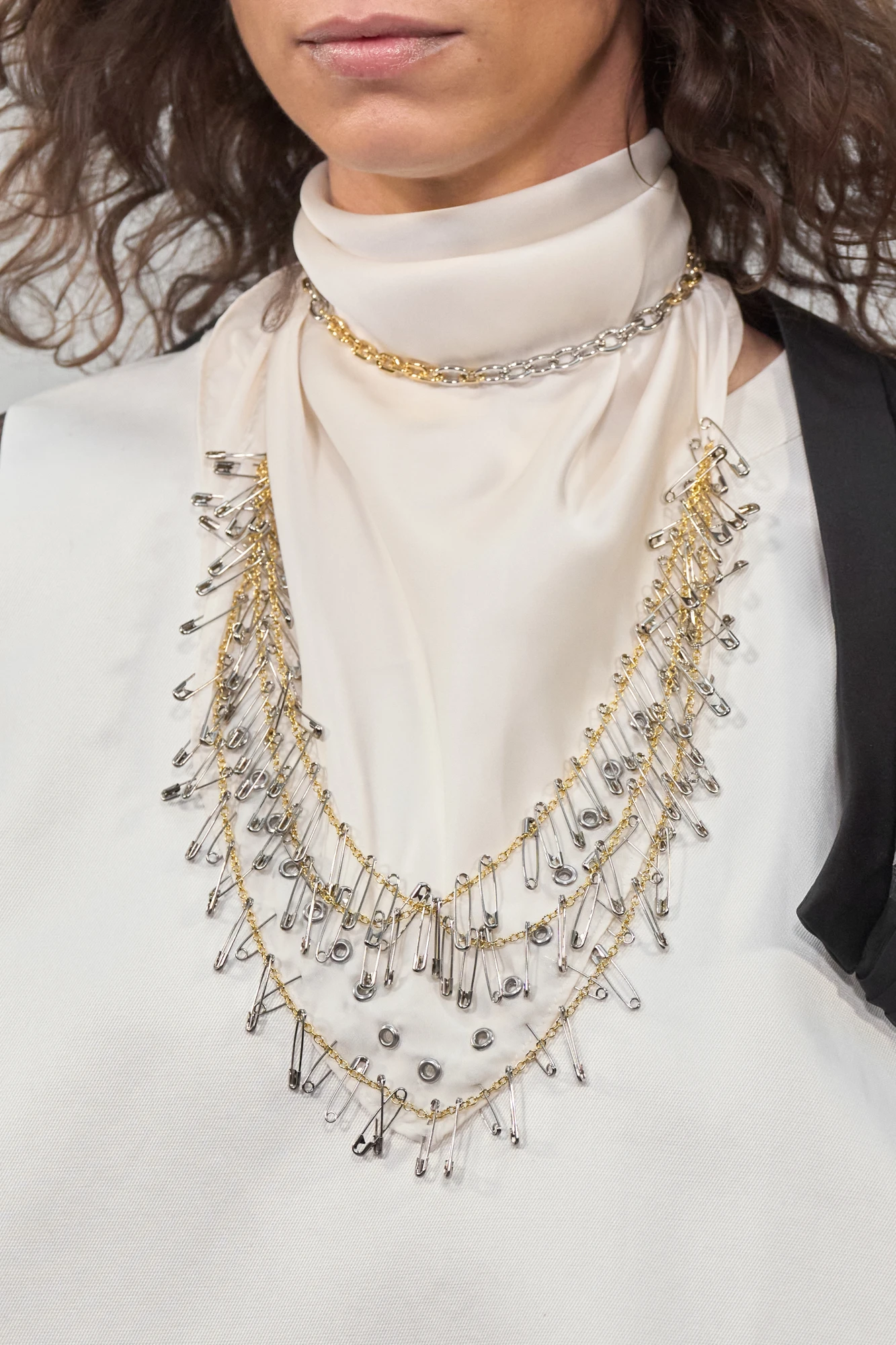 Мікс металів: чому всі поєднують золоті прикраси зі срібними 