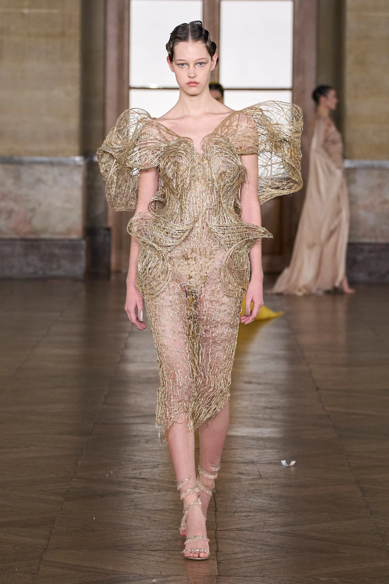 Саша Ковтун на показі Gaurav Gupta haute couture весна-літо — 2026