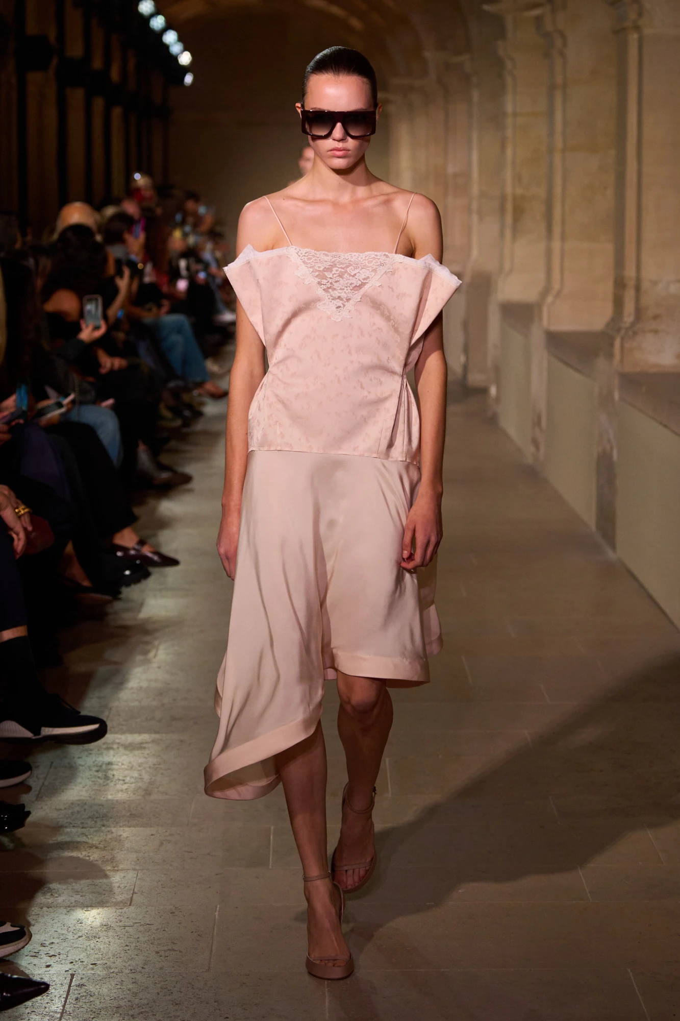 Головні кольори сезону весна-літо — 2026: рожевий