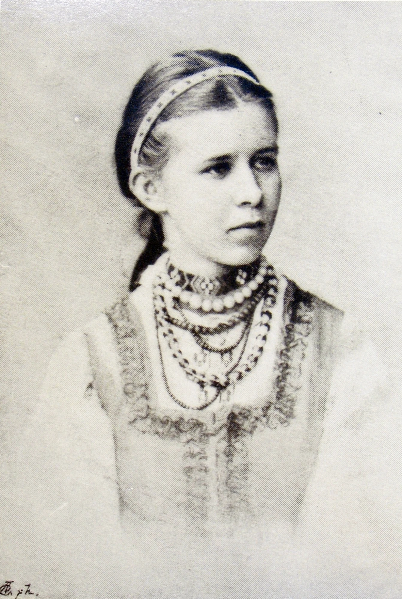 Традиційні українські прикраси, які носила Леся Українка