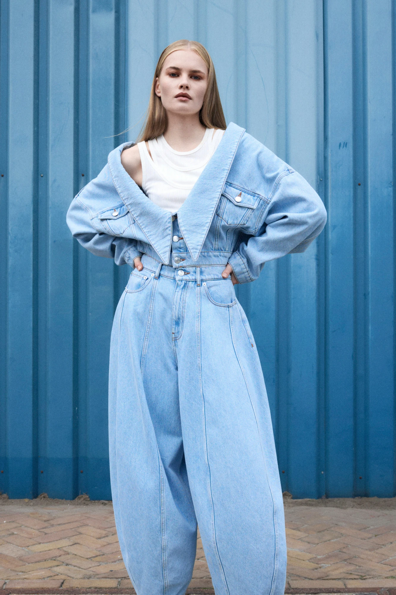 Barrel-leg джинси у 2026 році