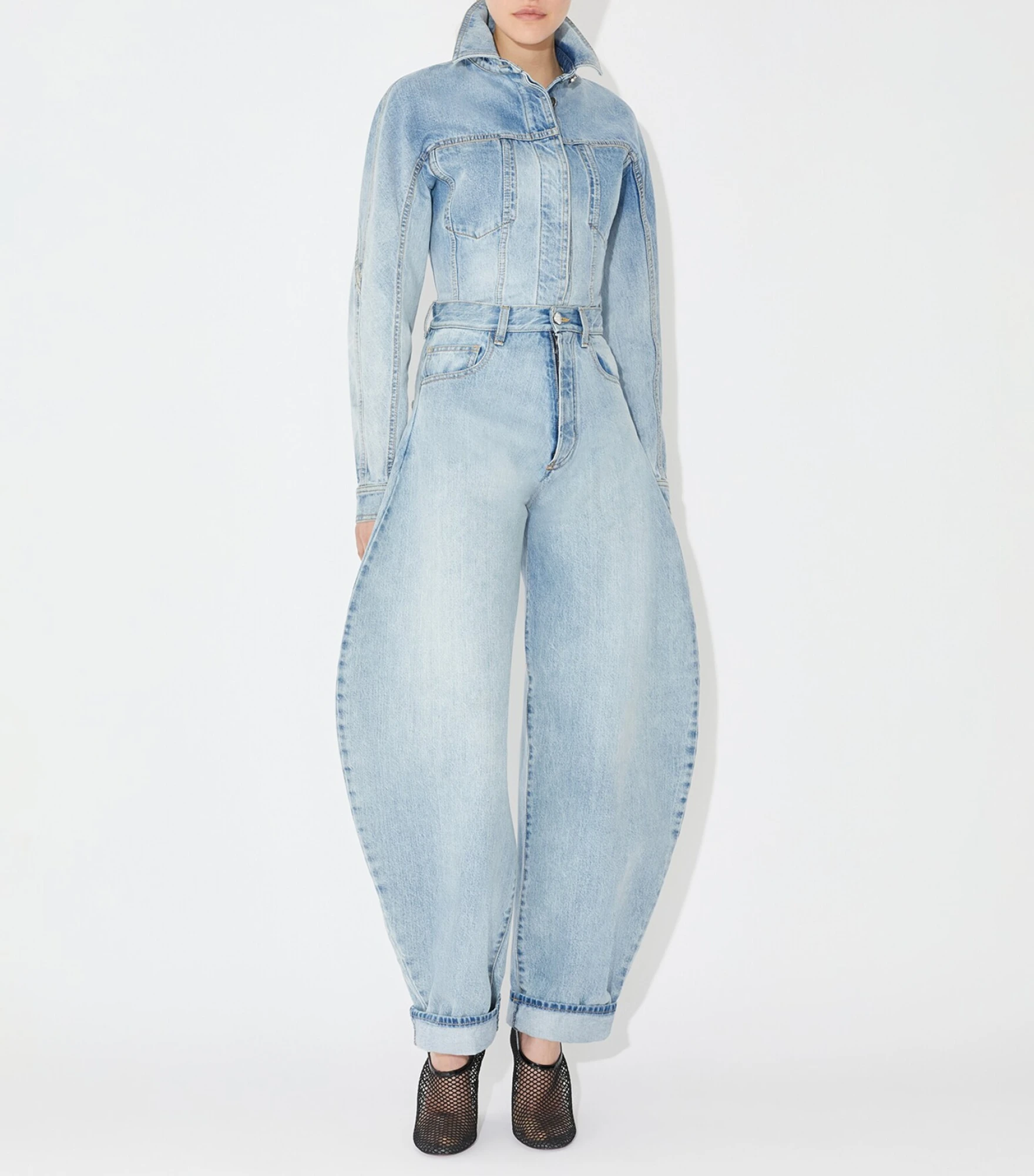 Barrel-leg джинси у 2026 році