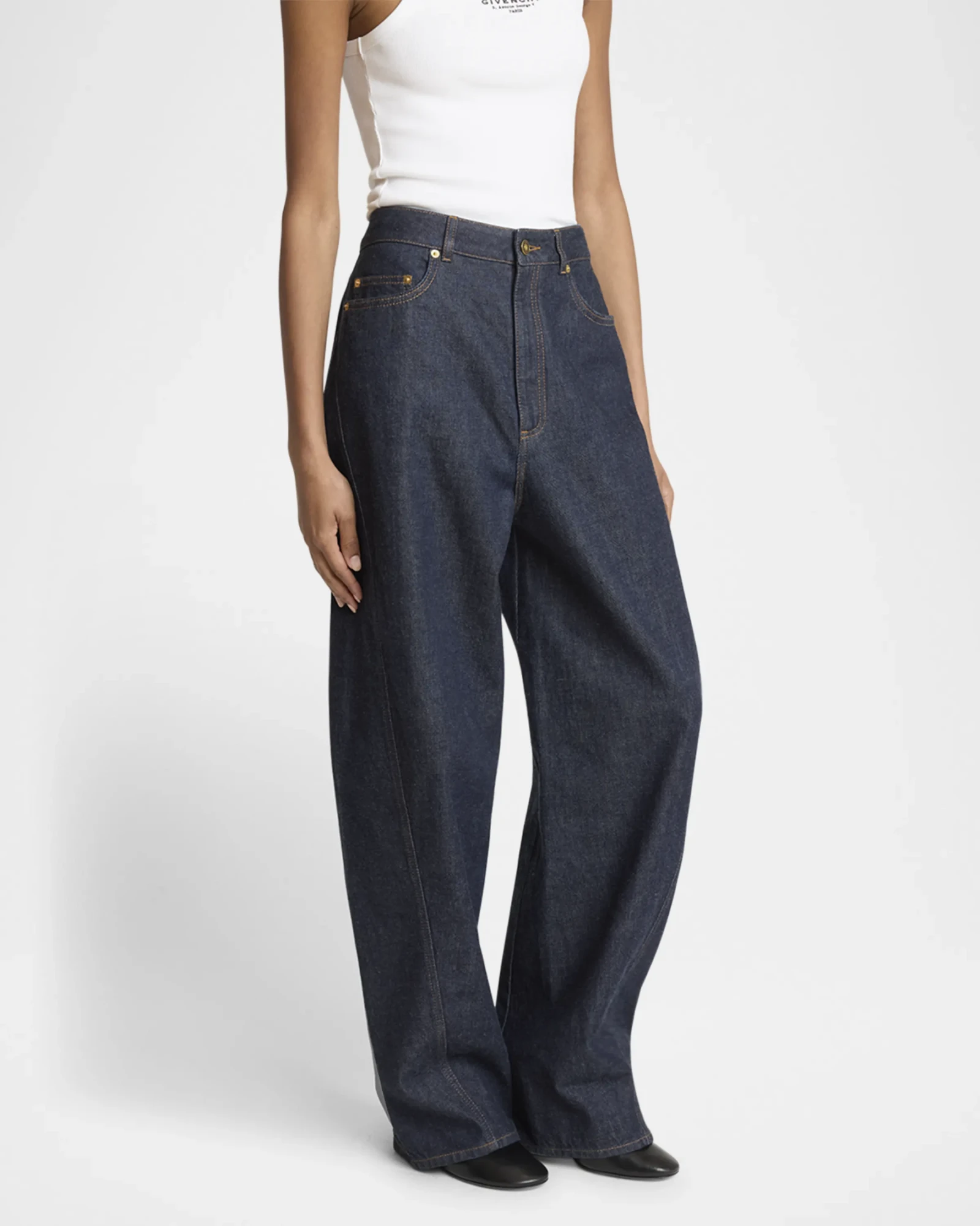 Barrel-leg джинси у 2026 році