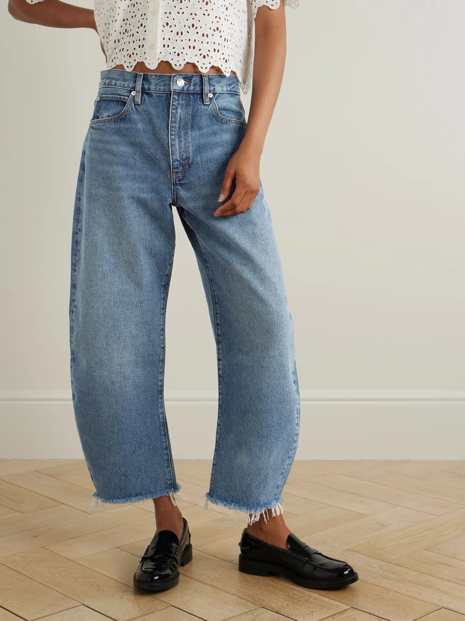 Barrel-leg джинси у 2026 році