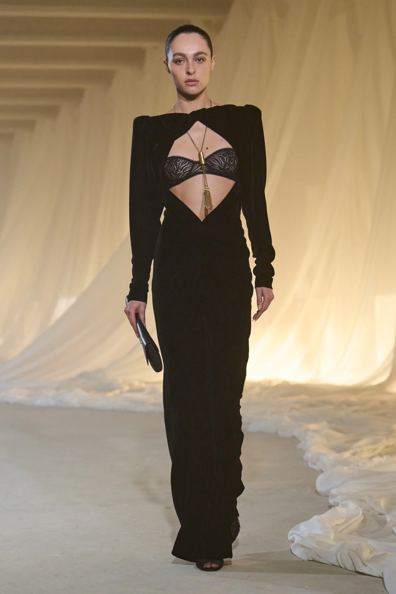 Balmain осінь-зима — 2026/27: мінімалістична розкіш Антоніна Трона 