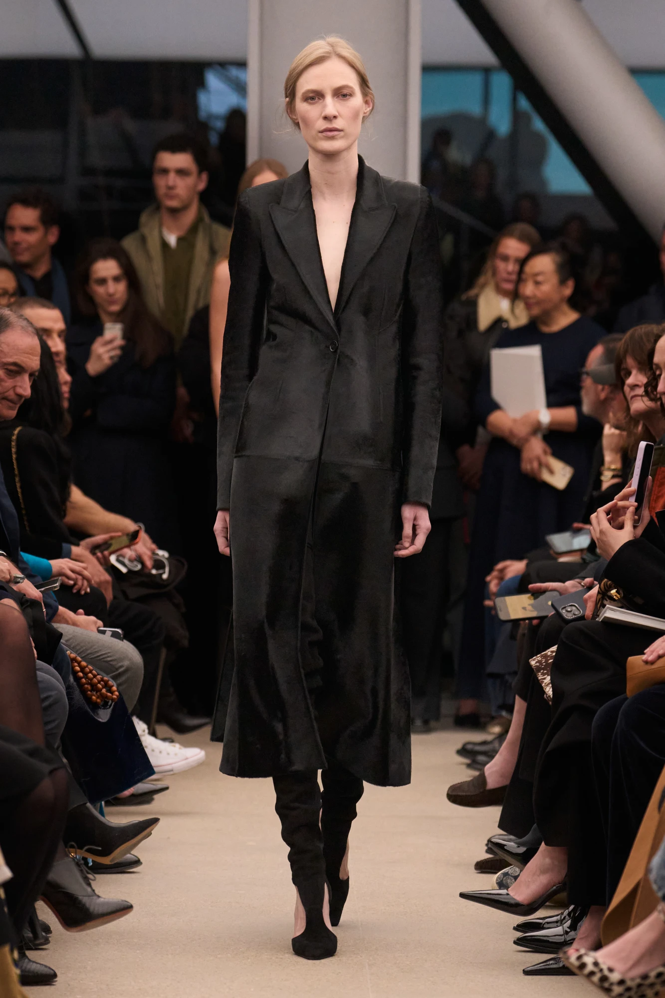 Alaïa осінь-зима — 2026/27: останній показ Пітера Мюльє 