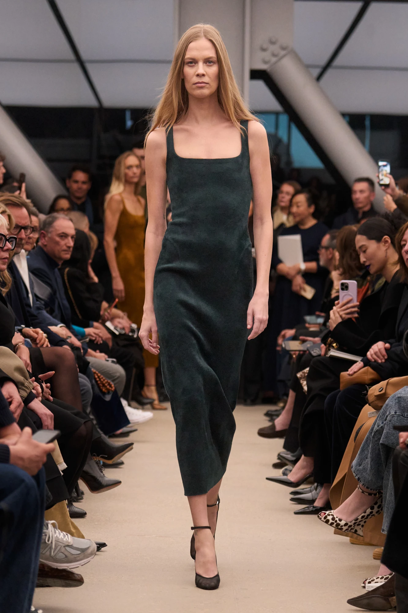 Alaïa осінь-зима — 2026/27: останній показ Пітера Мюльє 