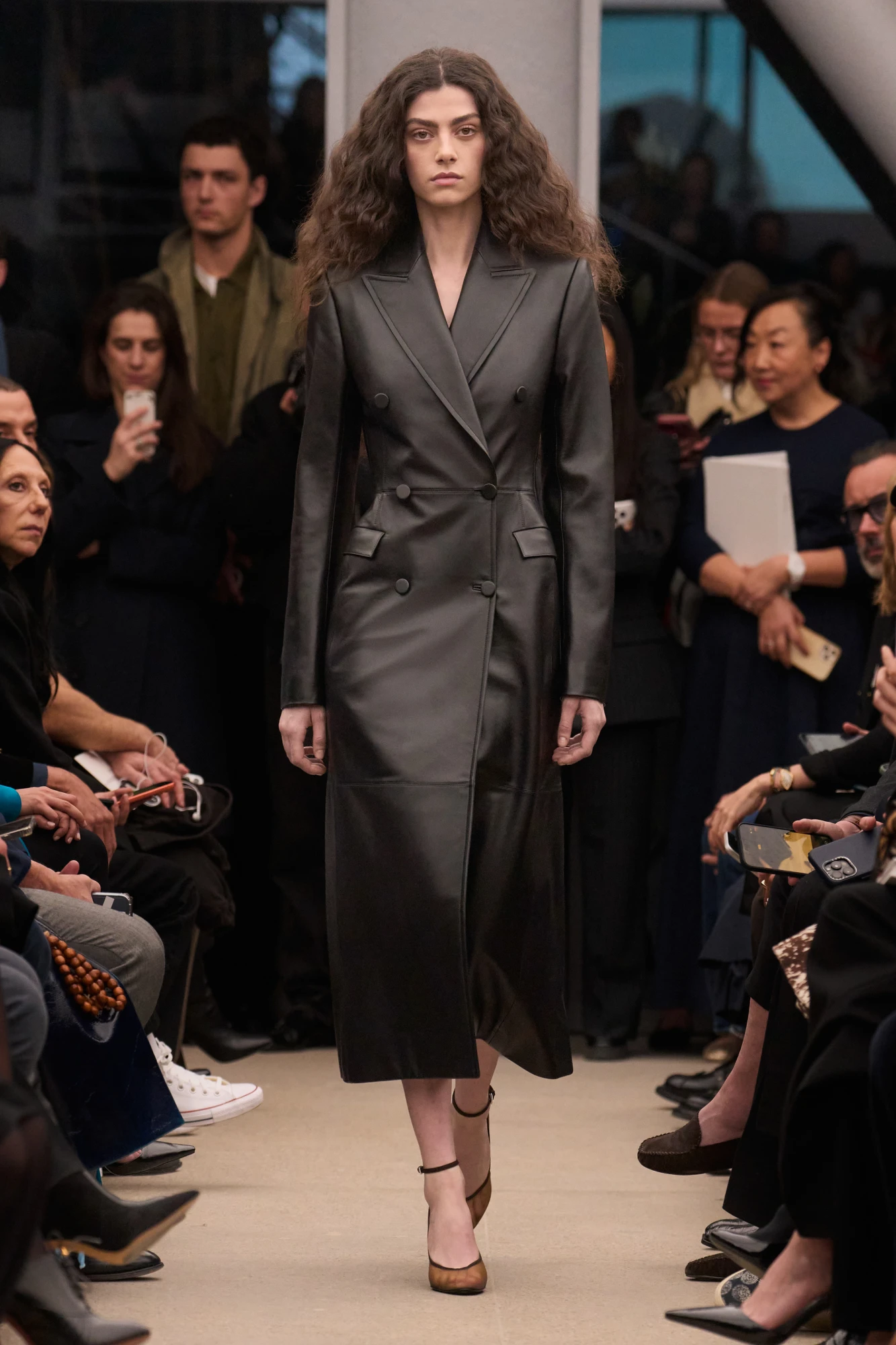 Alaïa осінь-зима — 2026/27: останній показ Пітера Мюльє 