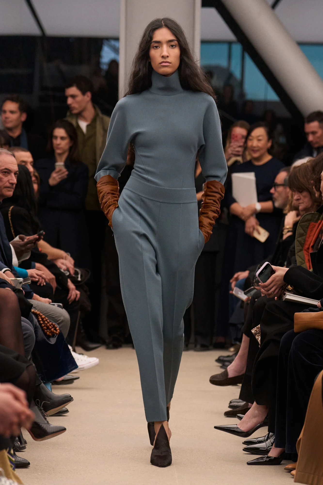 Alaïa осінь-зима — 2026/27: останній показ Пітера Мюльє 