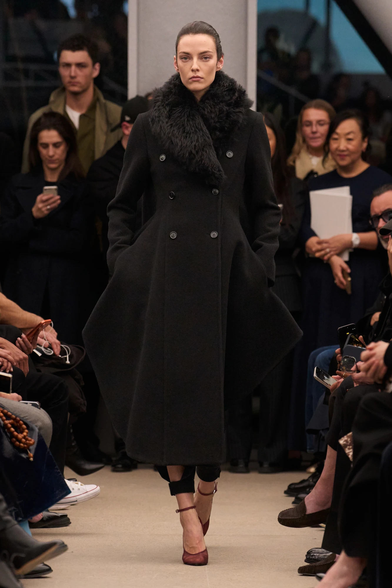 Alaïa осінь-зима — 2026/27: останній показ Пітера Мюльє 