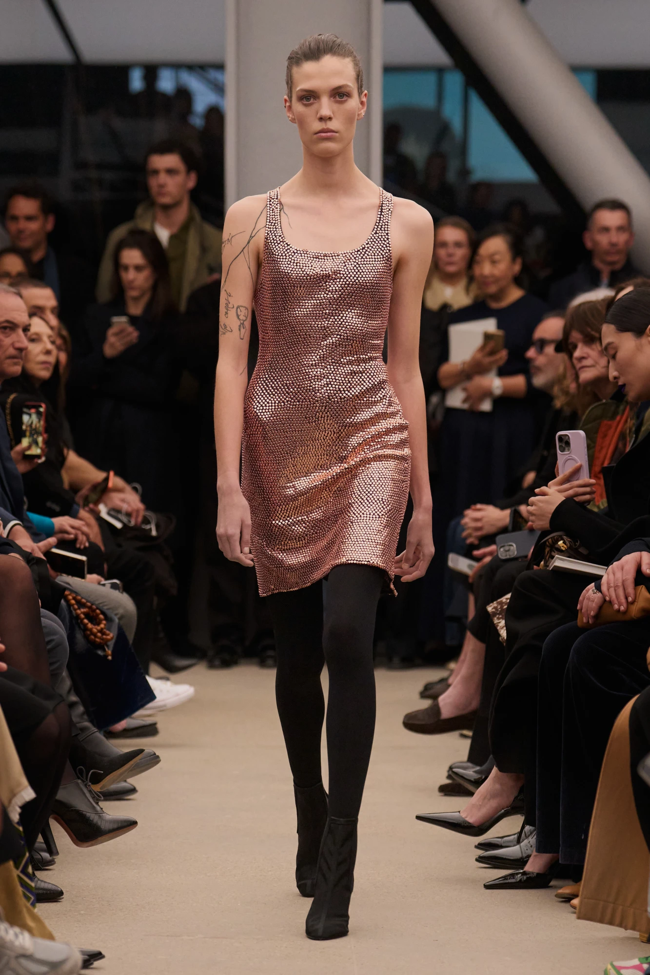 Alaïa осінь-зима — 2026/27: останній показ Пітера Мюльє 