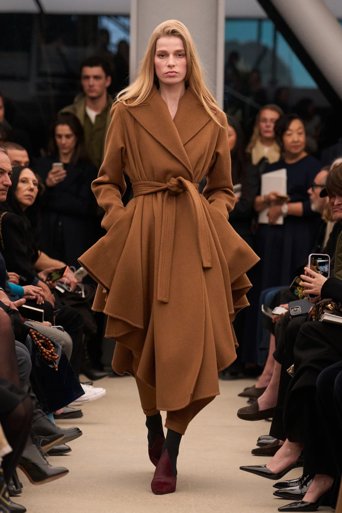 Alaïa осінь-зима — 2026/27: останній показ Пітера Мюльє 