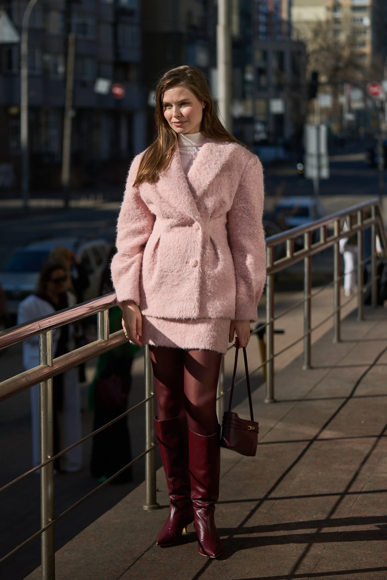 Найкрасивіші streetstyle-образи гостей Ukrainian Fashion Week сезону осінь-зима — 2026/27