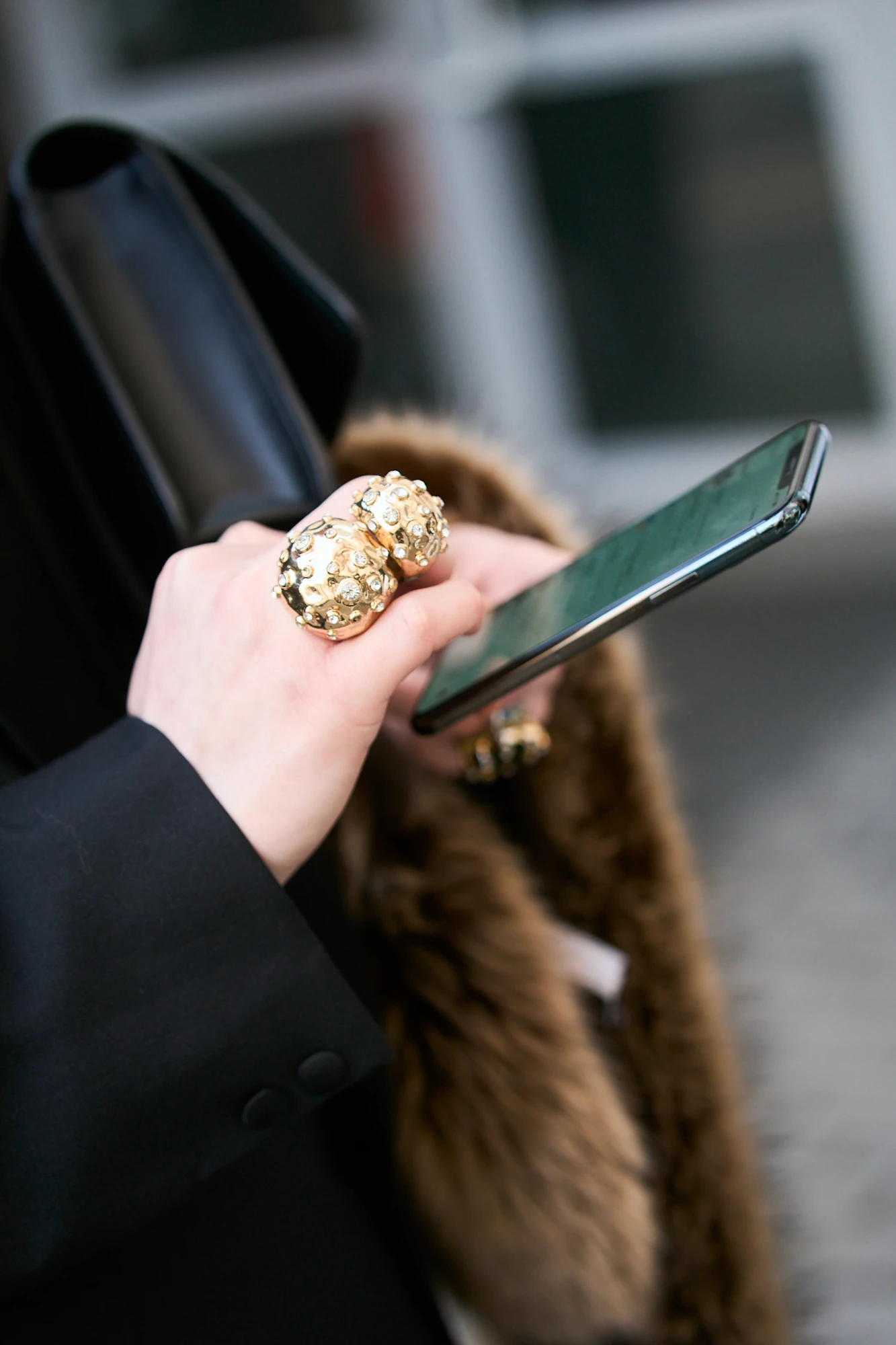 Найкрасивіші streetstyle-образи гостей Ukrainian Fashion Week сезону осінь-зима — 2026/27