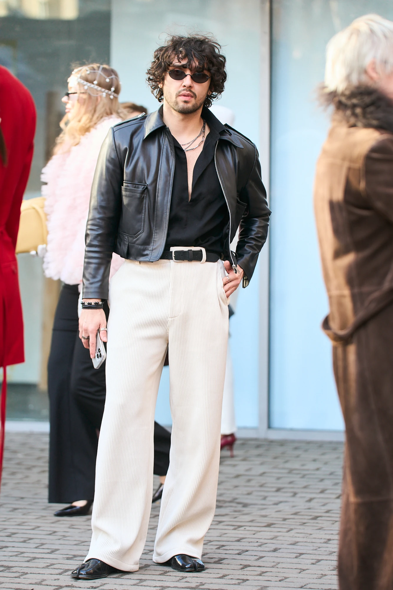 Найкрасивіші streetstyle-образи гостей Ukrainian Fashion Week сезону осінь-зима — 2026/27