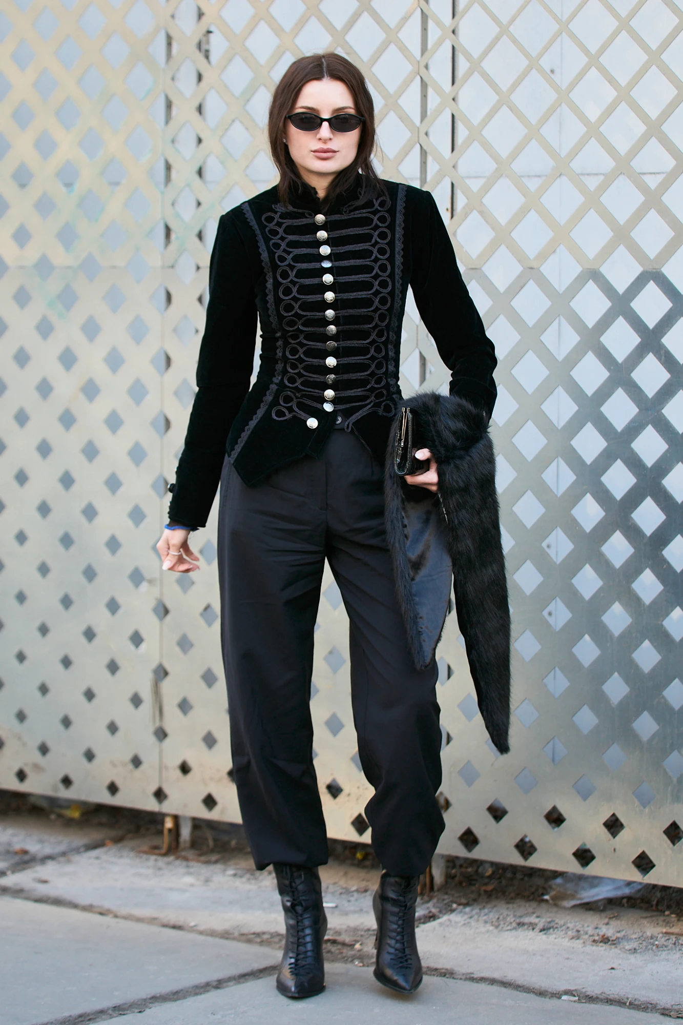 Найкрасивіші streetstyle-образи гостей Ukrainian Fashion Week сезону осінь-зима — 2026/27