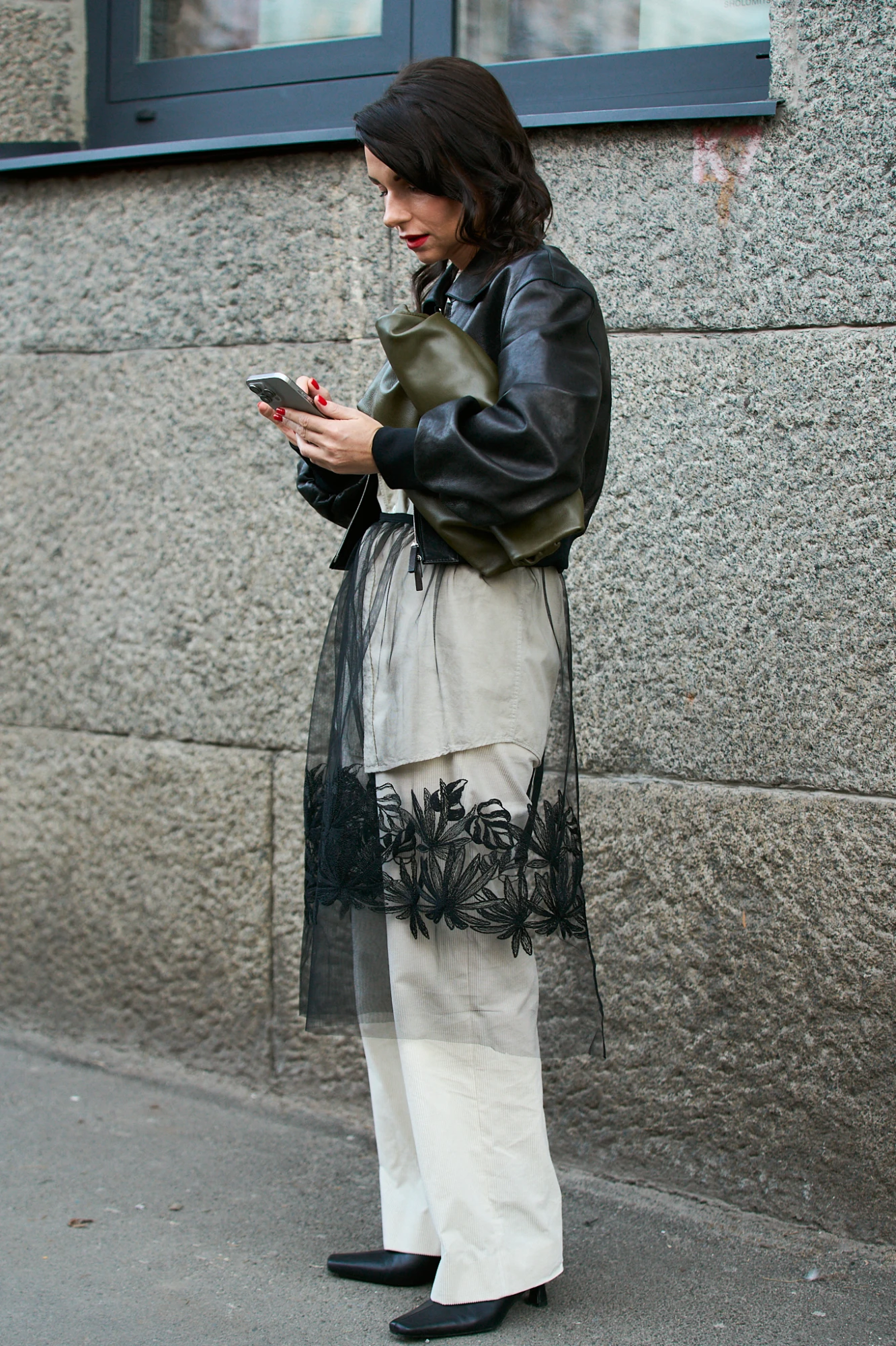 Найкрасивіші streetstyle-образи гостей Ukrainian Fashion Week сезону осінь-зима — 2026/27