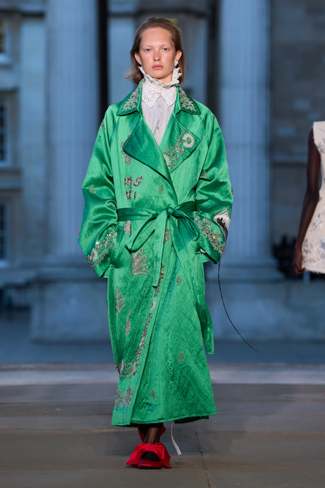 Блискуче сатинове пальто 