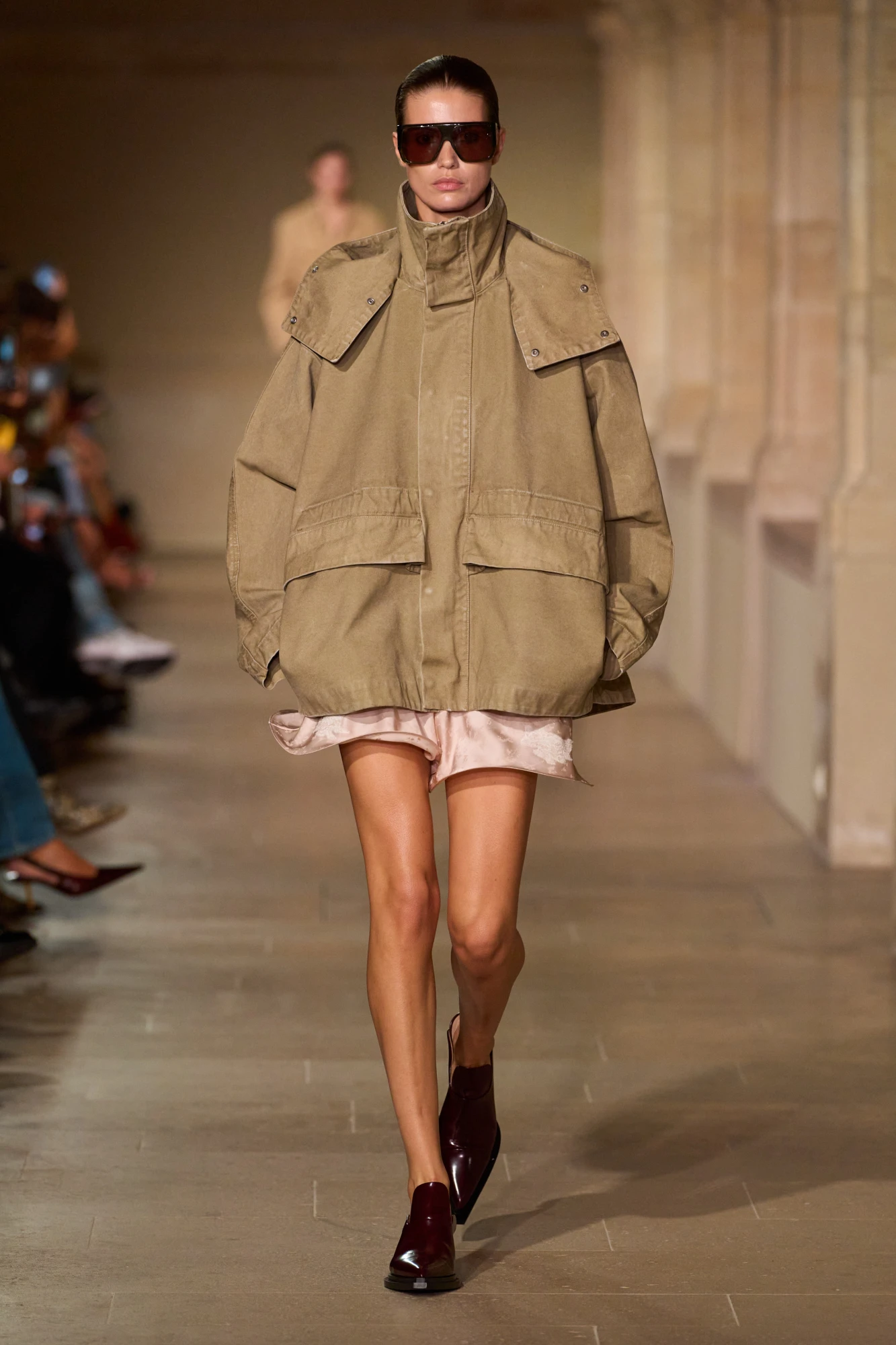 Високий комір-стійка 