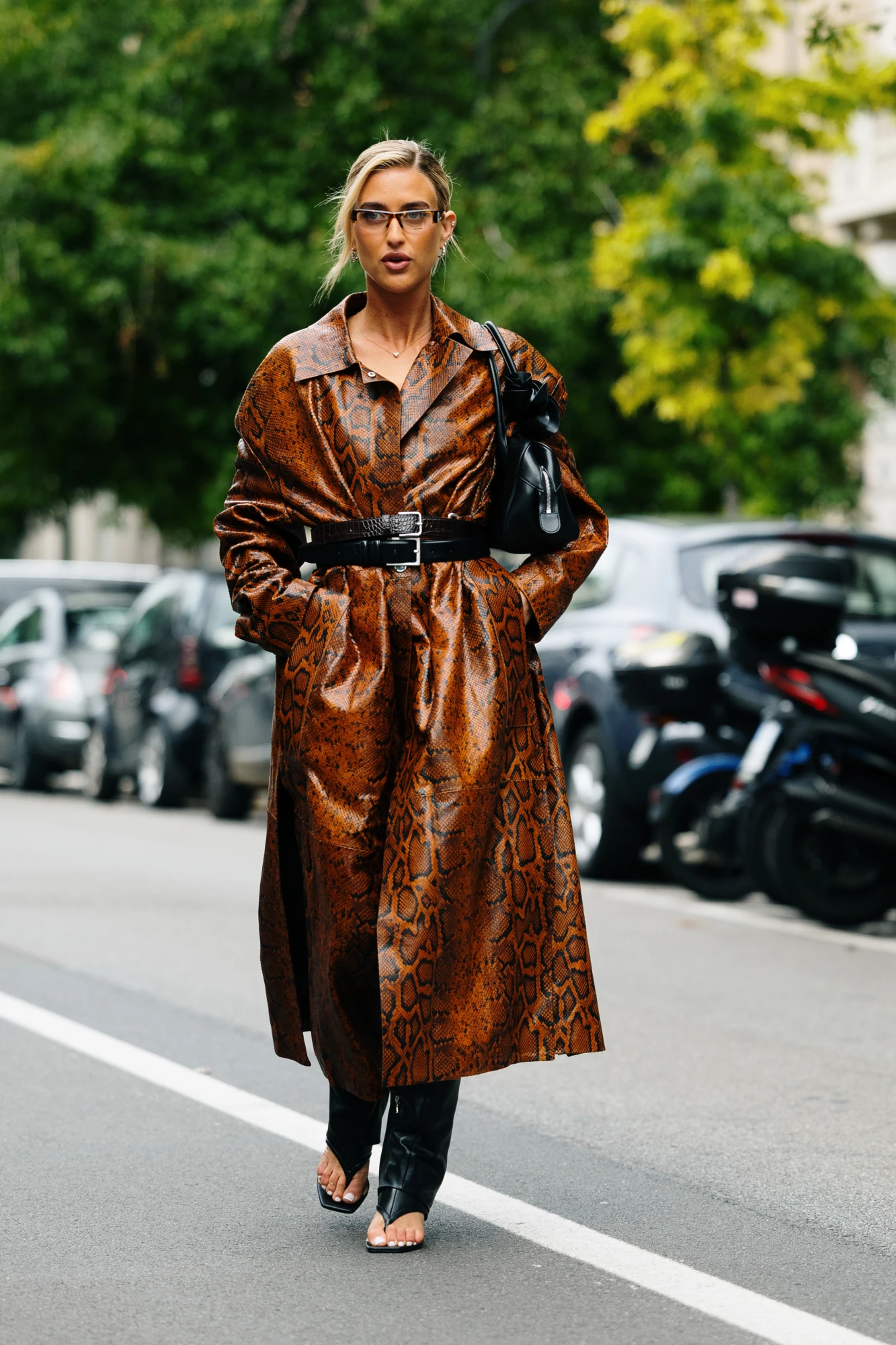 Образи з тренчем зі streetstyle сезону весна-літо — 2026