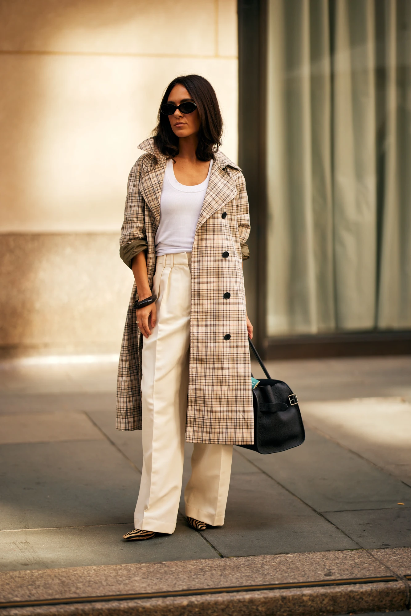 Образи з тренчем зі streetstyle сезону весна-літо — 2026